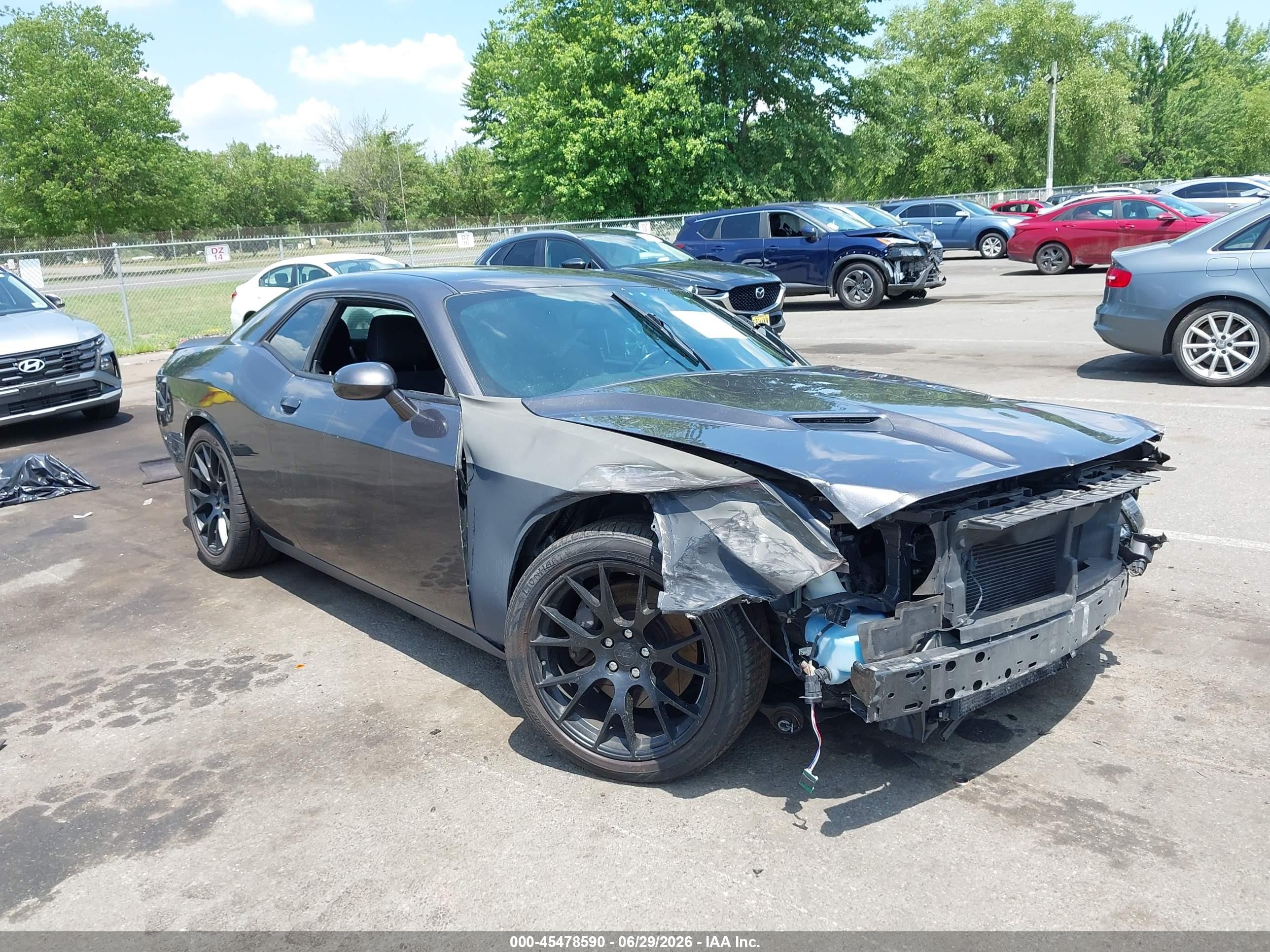 2016 Dodge Challenger R/T Scat Pack, VIN 2C3CDZFJ3GH172605 — Front end
