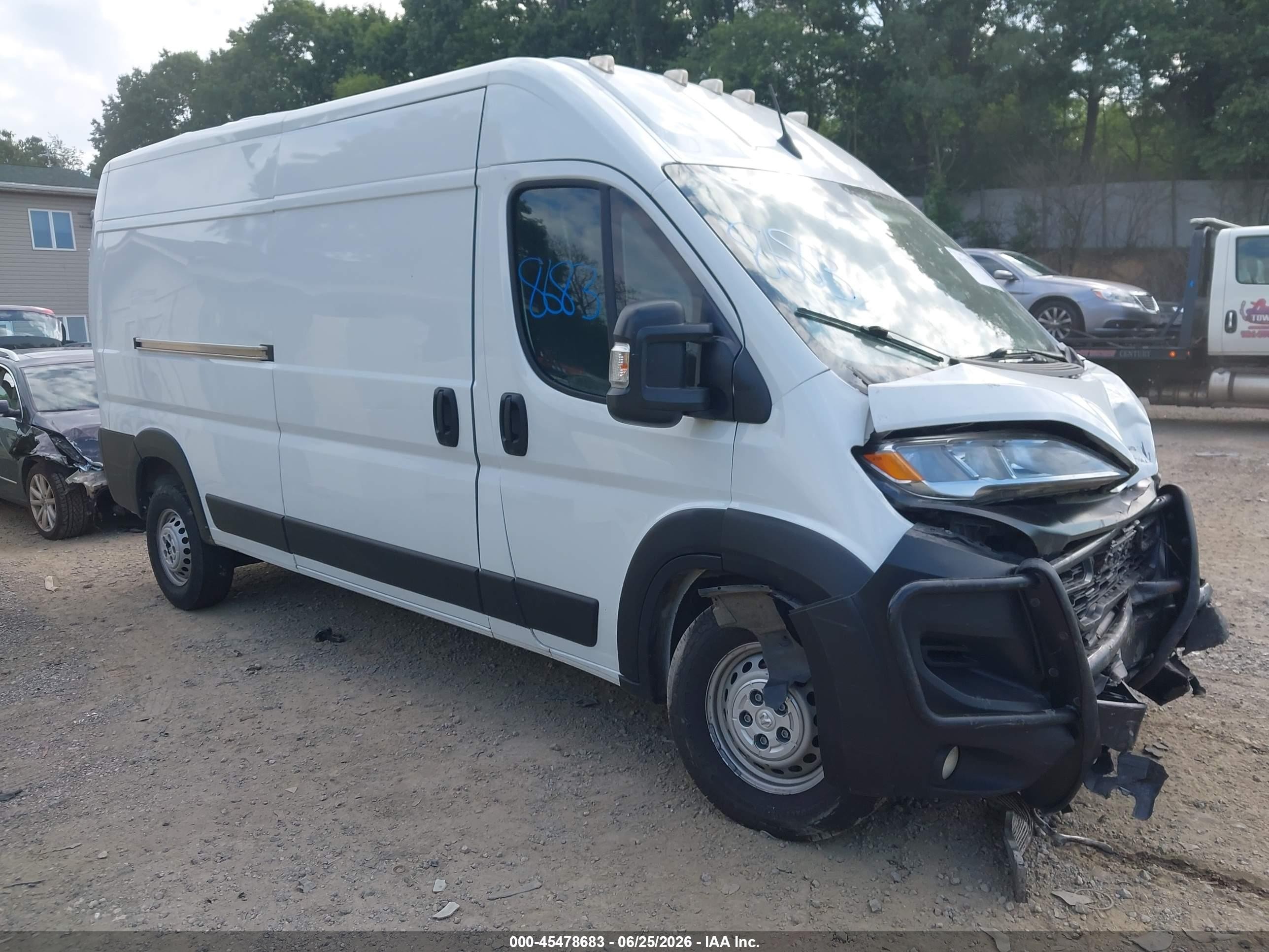 2024 Ram ProMaster Cargo Tradesman, VIN 3C6LRVDG5RE115048 — Перед