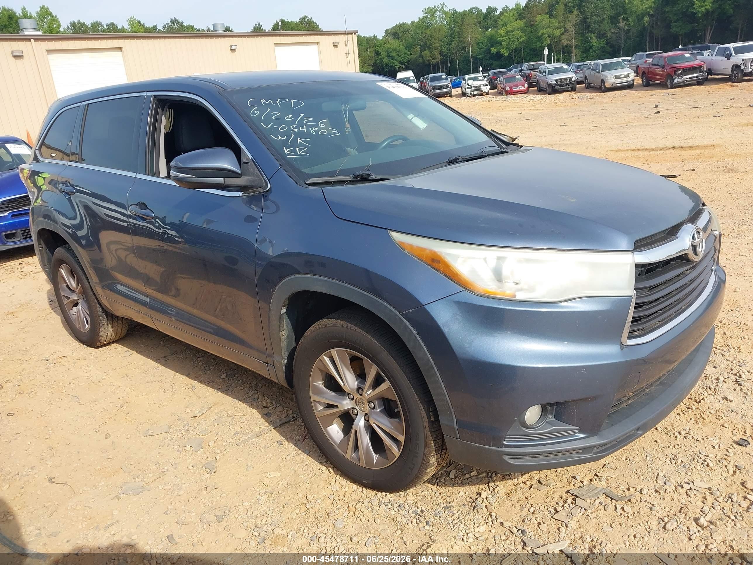 2015 Toyota Highlander LE Plus, VIN 5TDZKRFH8FS054803 — Front end