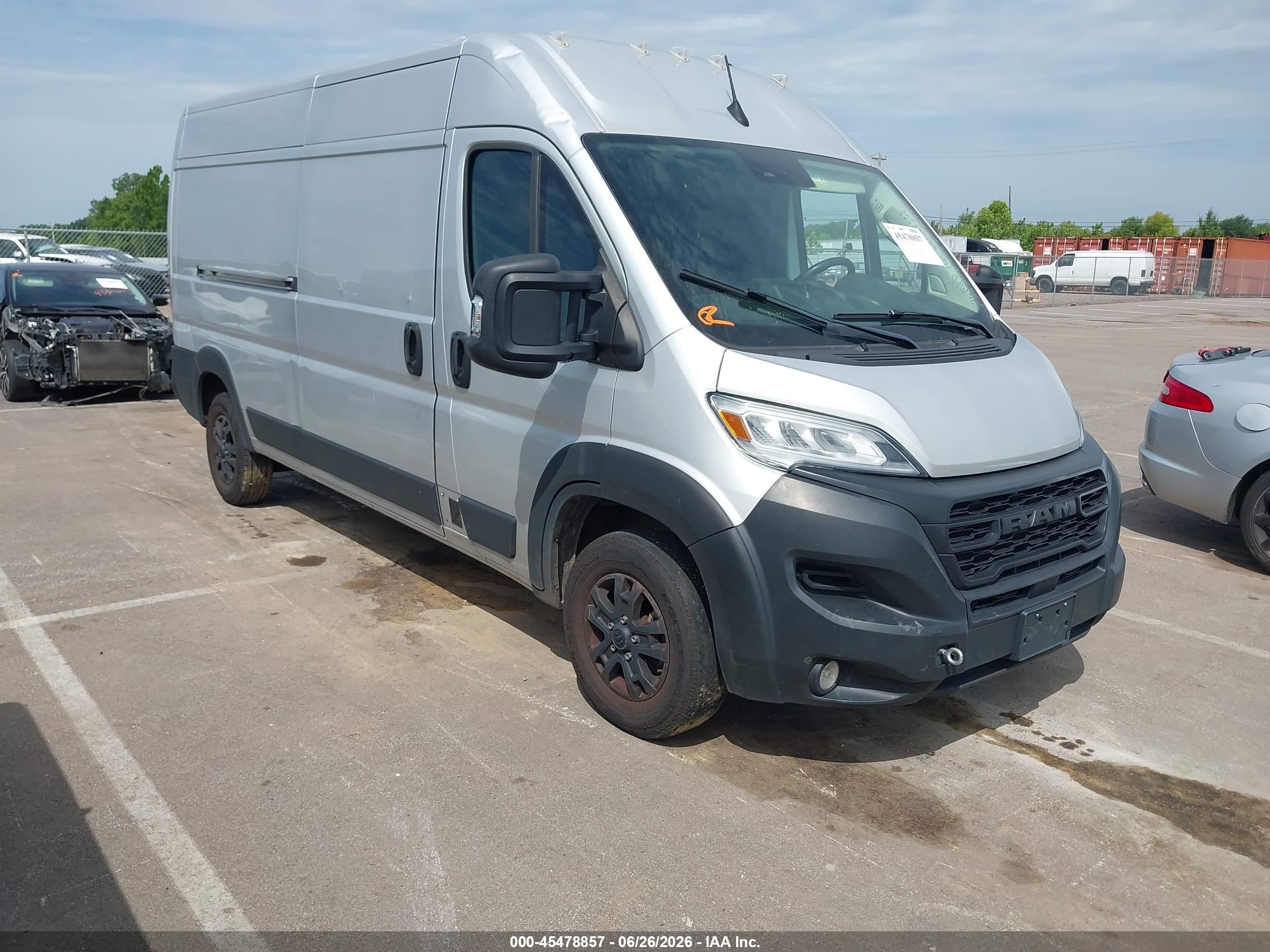 2023 Ram ProMaster Cargo, VIN 3C6LRVDG2PE568508 — Зад