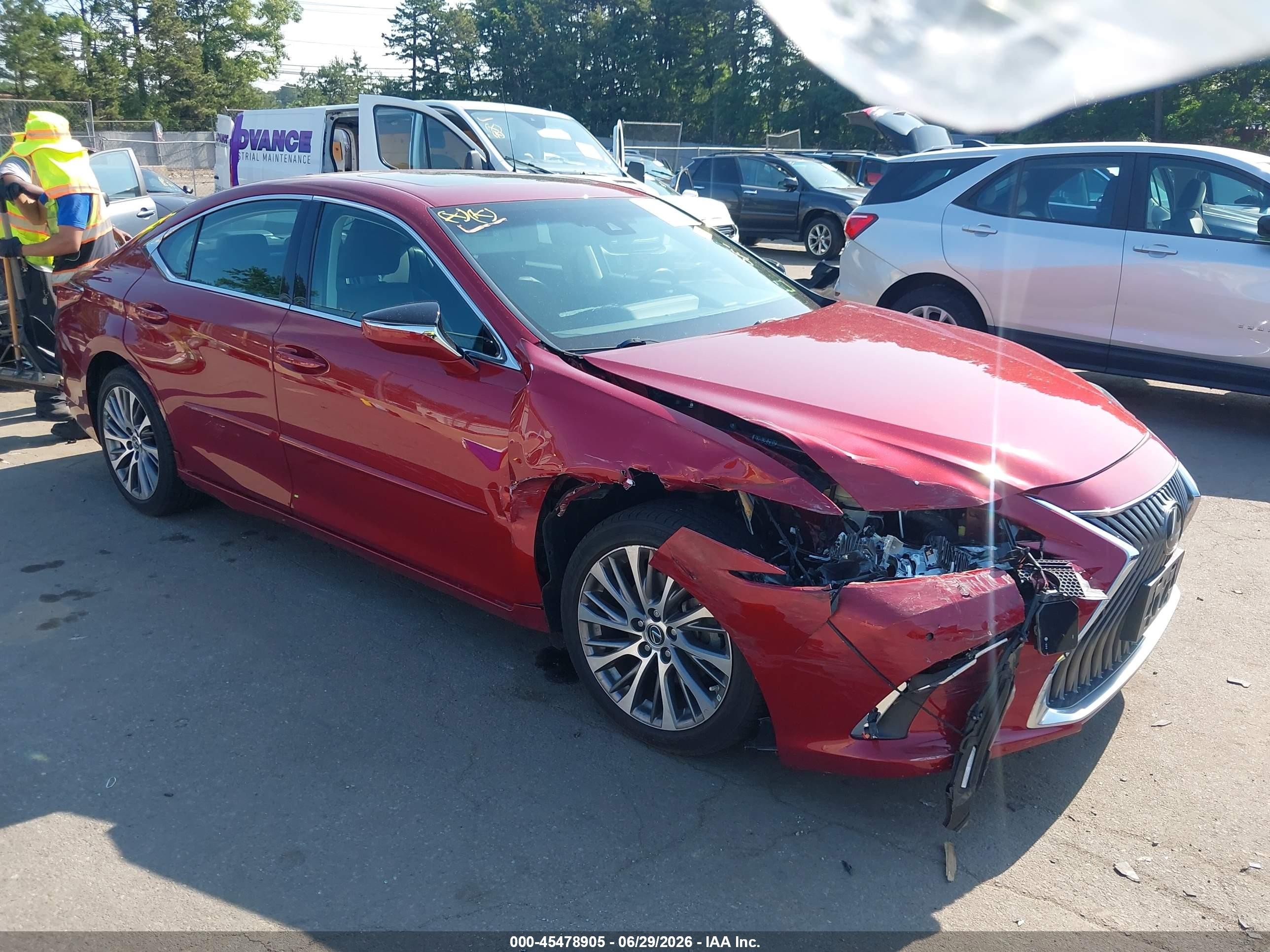 2020 Lexus ES 350, VIN 58ADZ1B17LU058210 — Front end