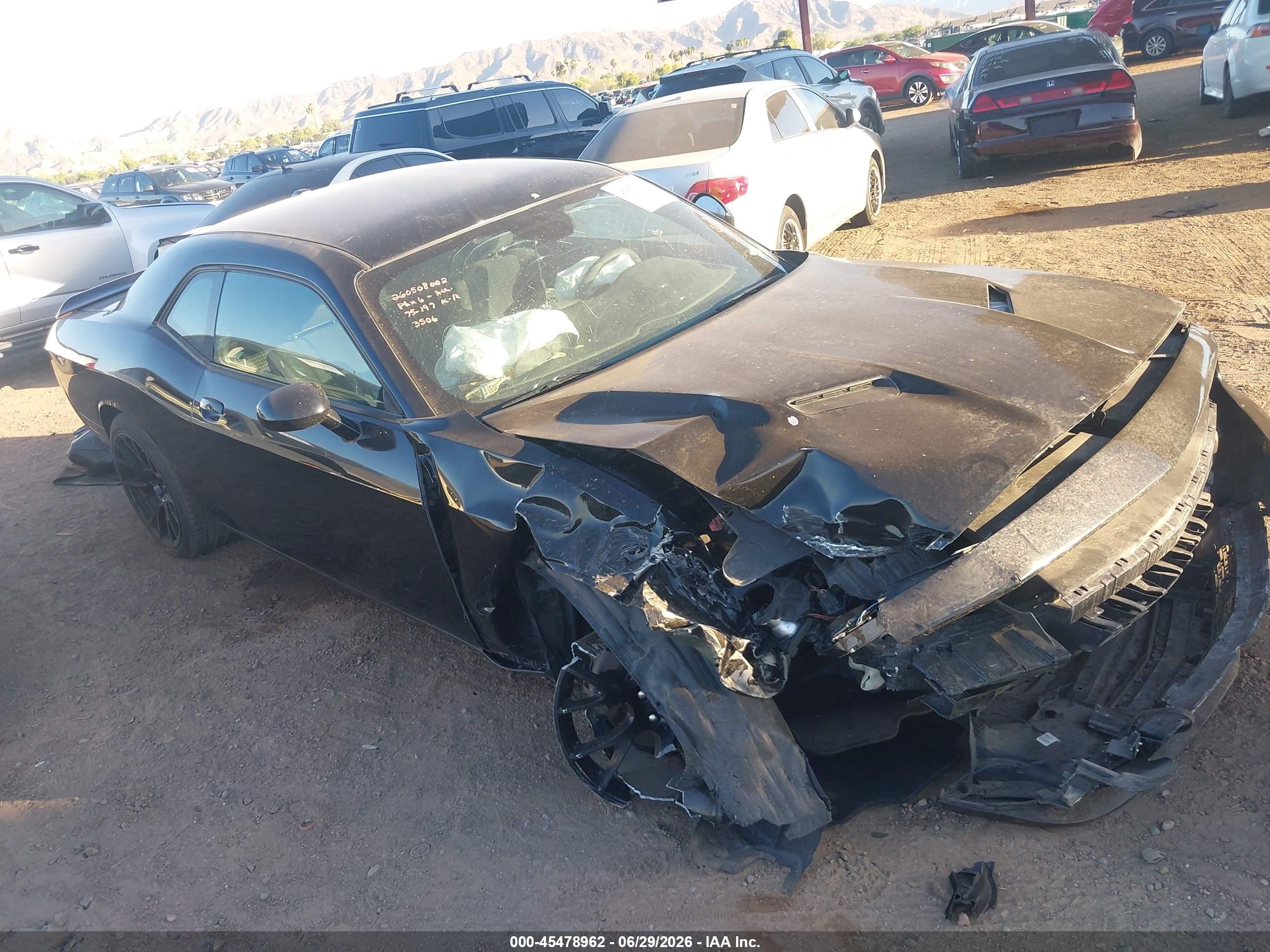 2019 Dodge Challenger SXT, VIN 2C3CDZAG0KH563506 — Front end