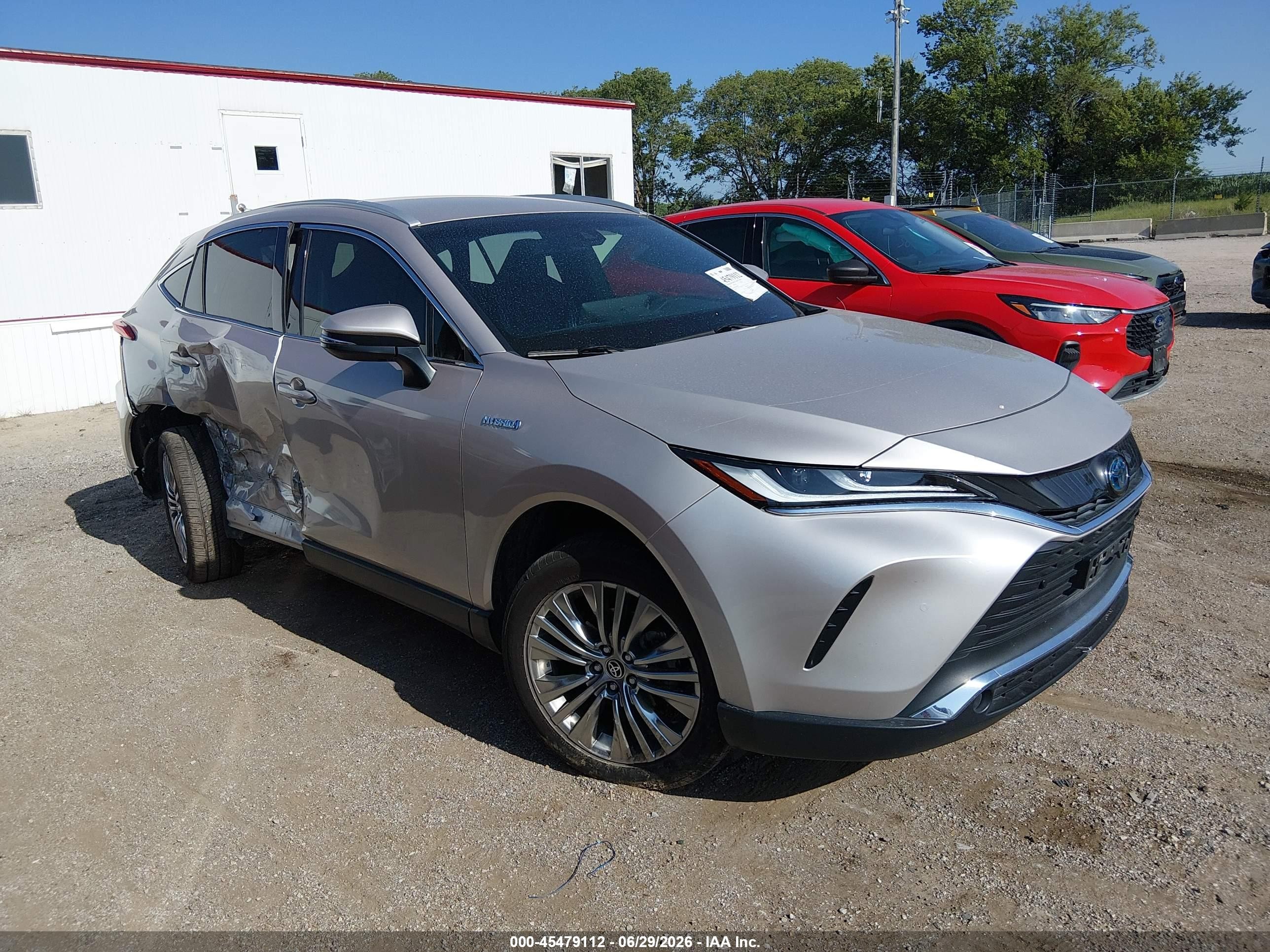 2021 Toyota Venza LE, VIN JTEAAAAH7MJ043175 — Side