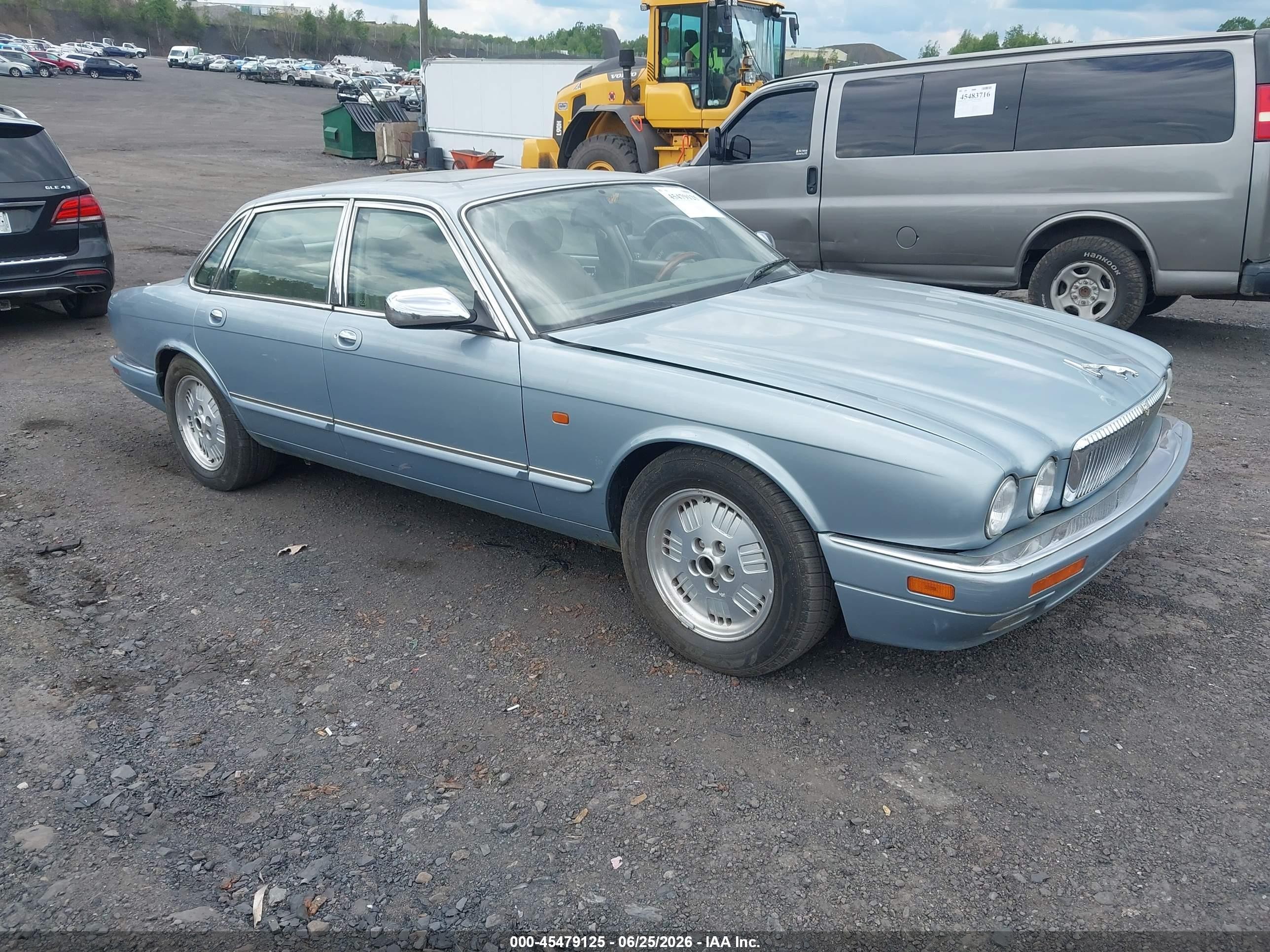 1995 Jaguar XJ, VIN SAJKX1742SC739439 — Normal wear