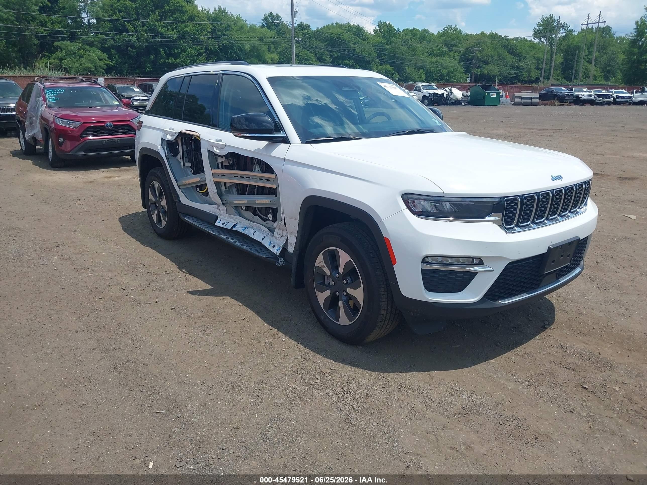 2023 Jeep Grand Cherokee, VIN 1C4RJYB62P8874897 — Side
