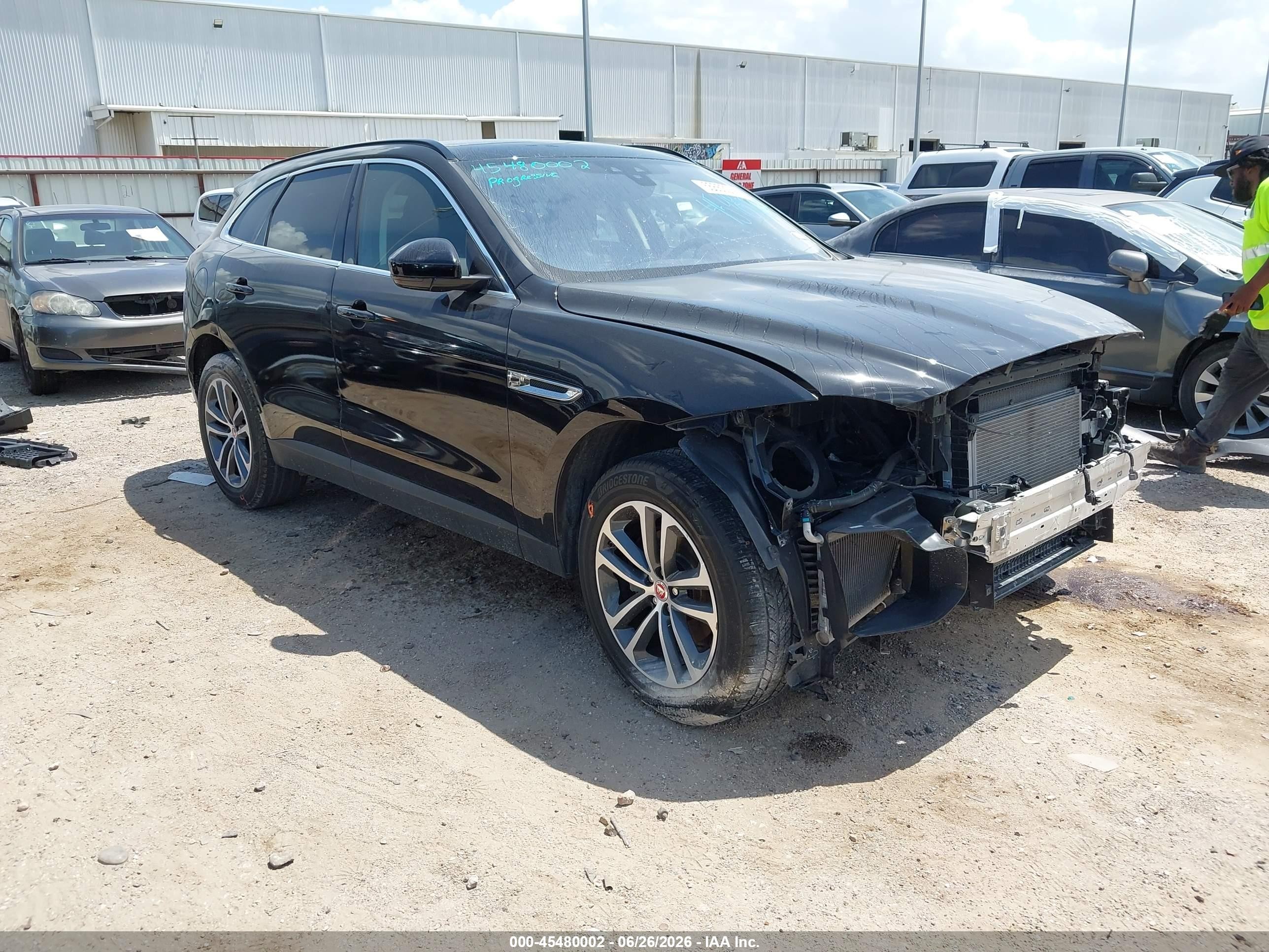 2019 Jaguar F-Pace 25t Premium, VIN SADCJ2FX5KA358013 — Front end