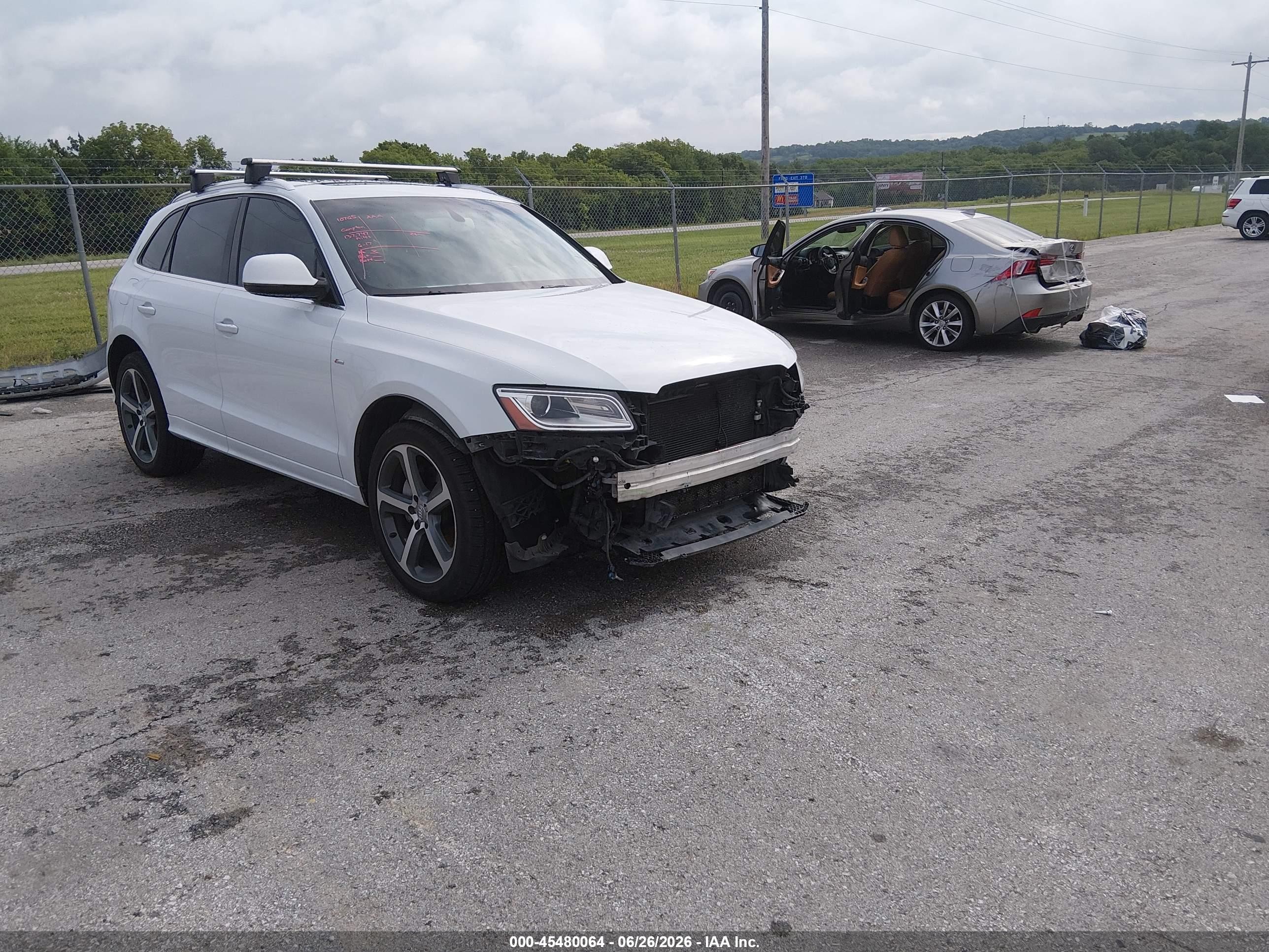 2016 Audi Q5 Premium Plus, VIN WA1D7AFP4GA135360 — Front end