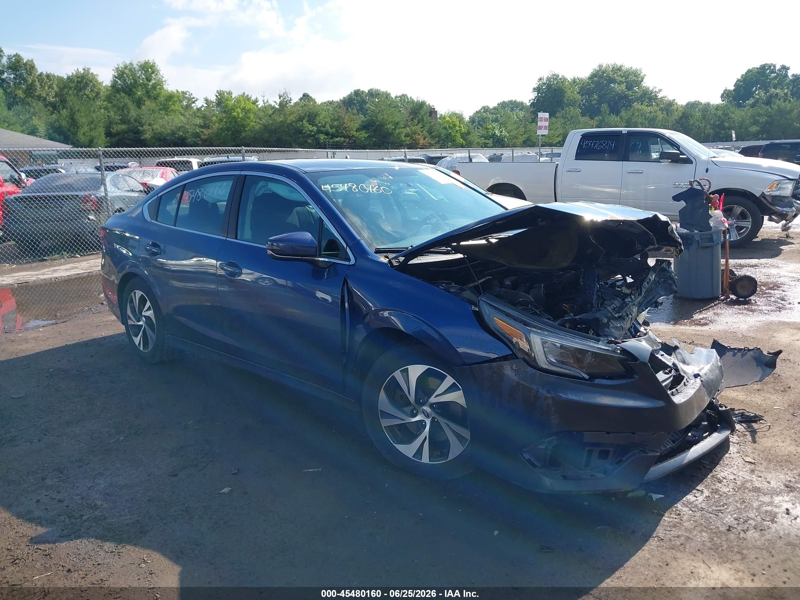 2020 Subaru Legacy Premium, VIN 4S3BWAC63L3026429 — Перед