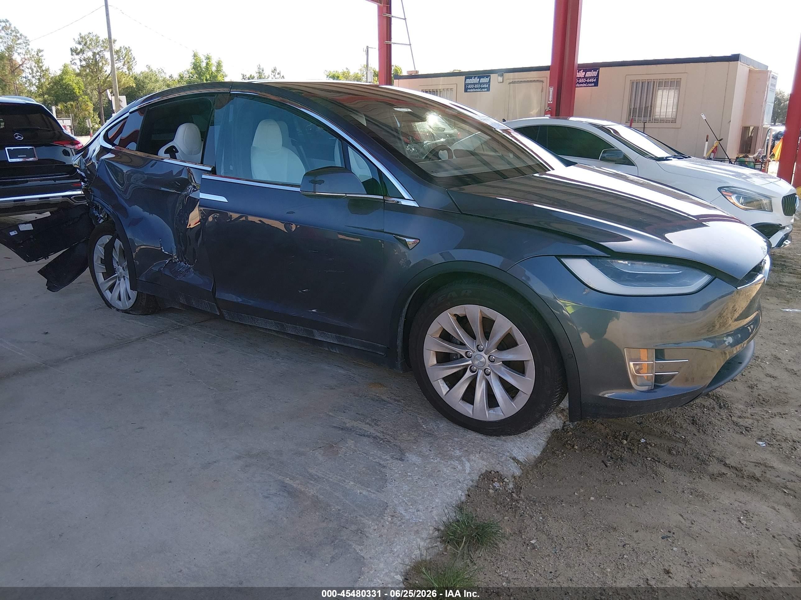 2021 Tesla Model X Long Range Plus, VIN 5YJXCDE28MF322674 — Side