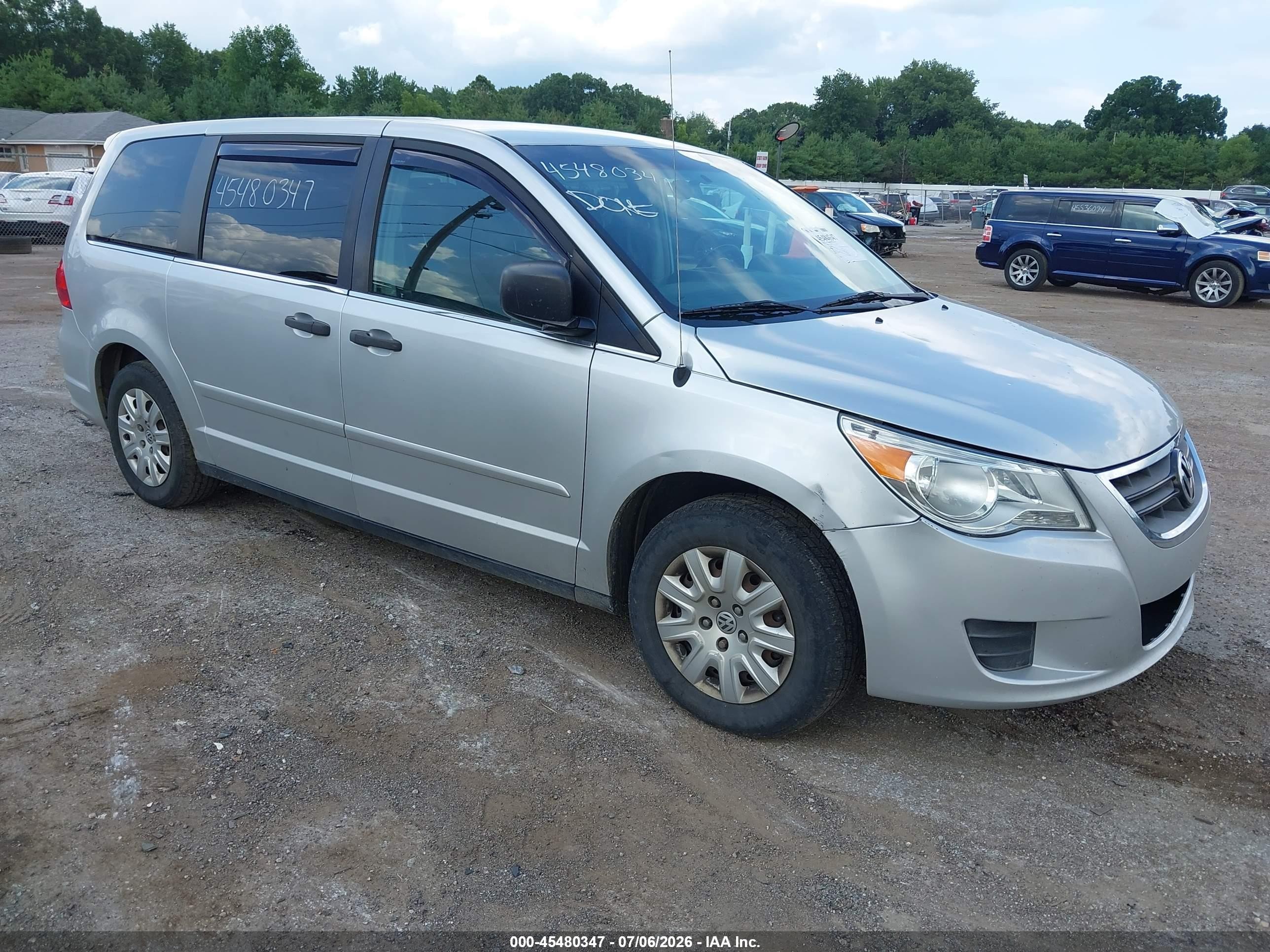 2011 Volkswagen Routan S, VIN 2V4RW4DG8BR738955 — Storm