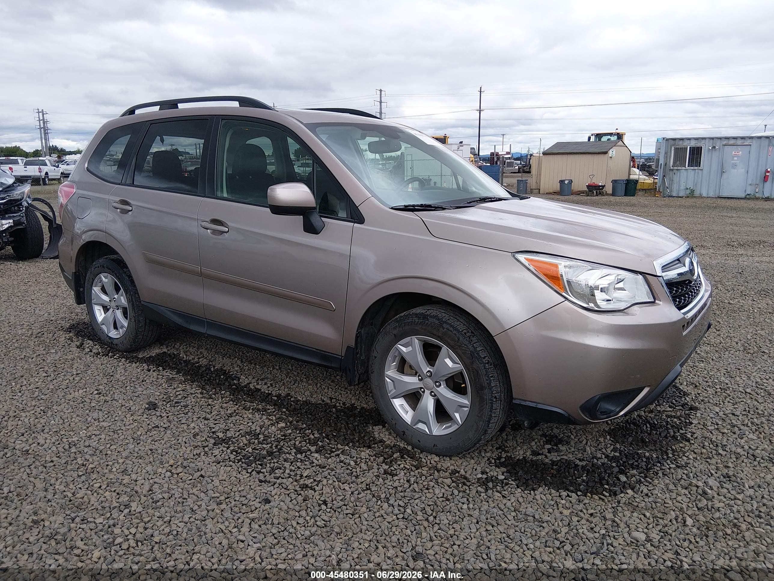 2016 Subaru Forester Premium, VIN JF2SJAGC8GH487988 — Бок