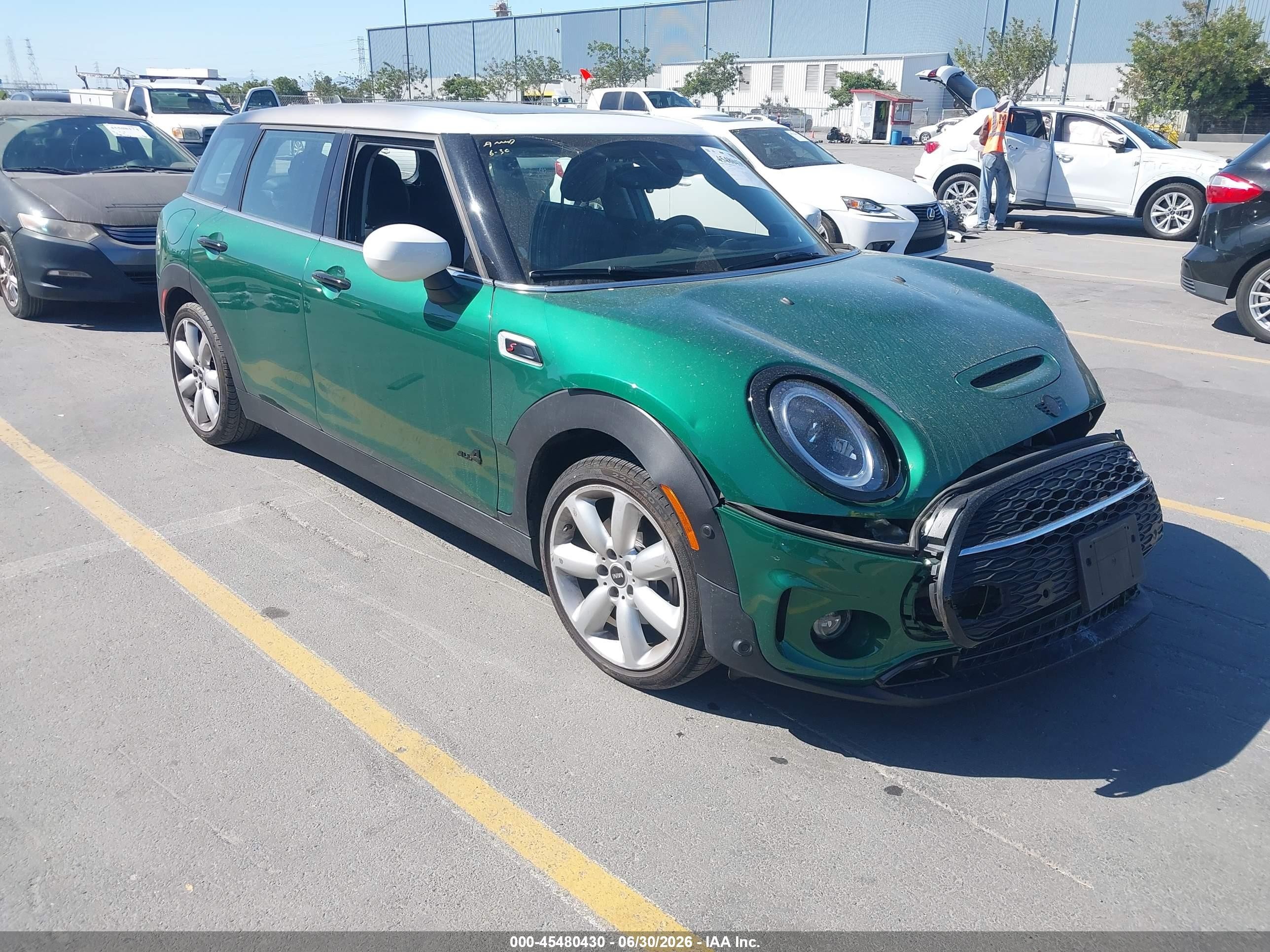 2024 MINI Clubman Cooper S, VIN WMWXJ1C03R2V61384 — Front end