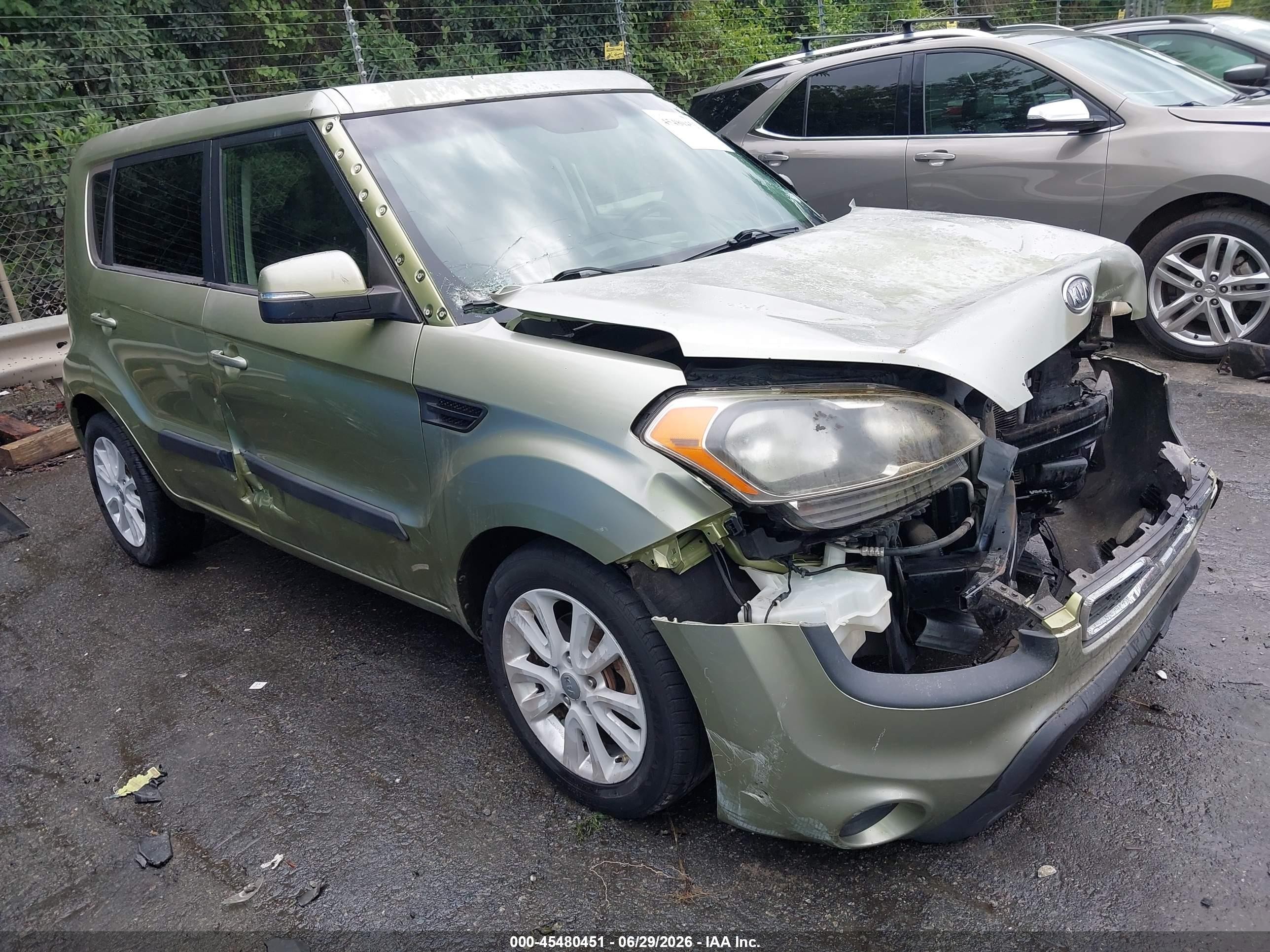 2012 Kia Soul +, VIN KNDJT2A6XC7370619 — Front end