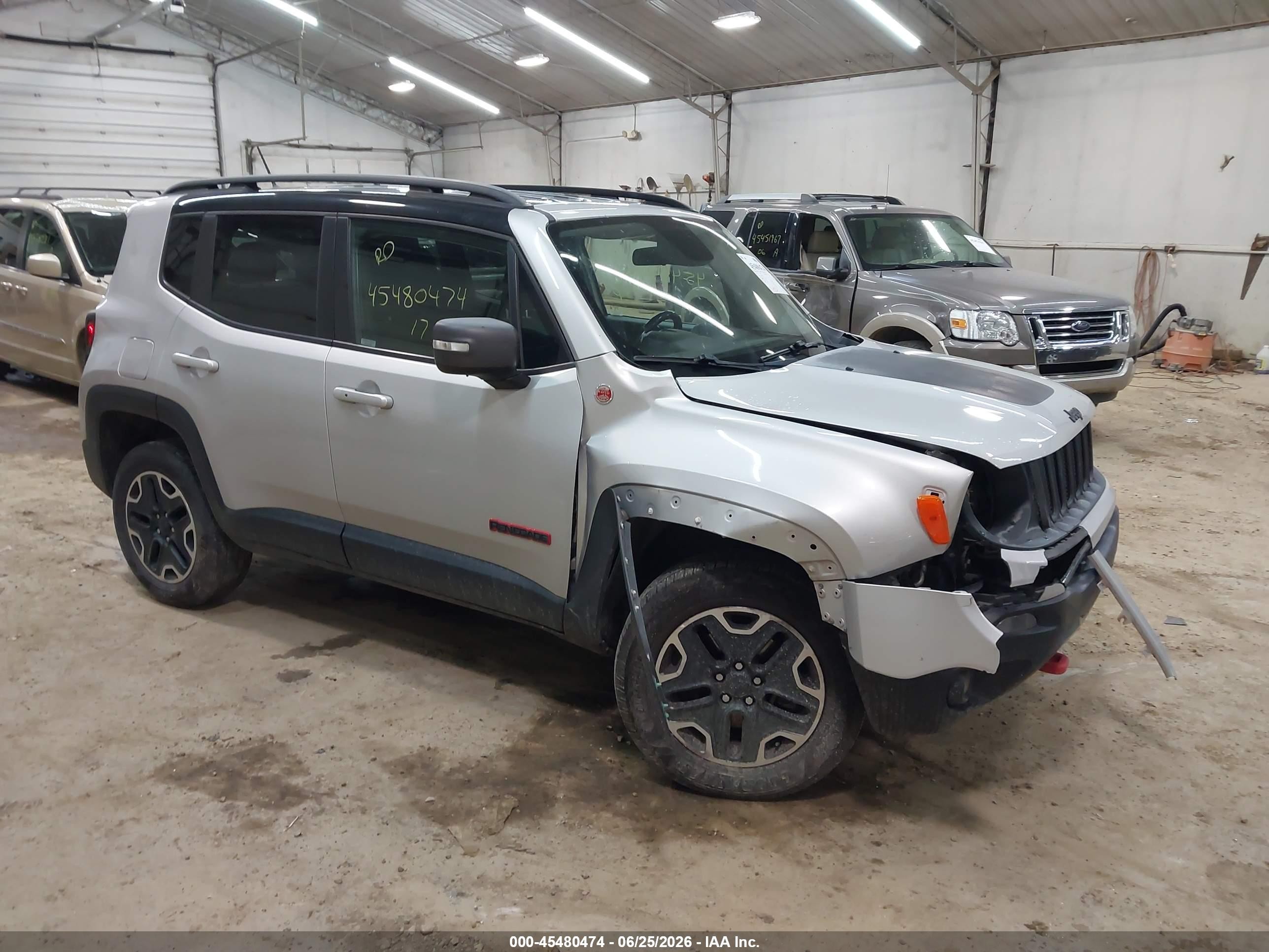 2017 Jeep Renegade Trailhawk, VIN ZACCJBCB7HPF46450 — Перед