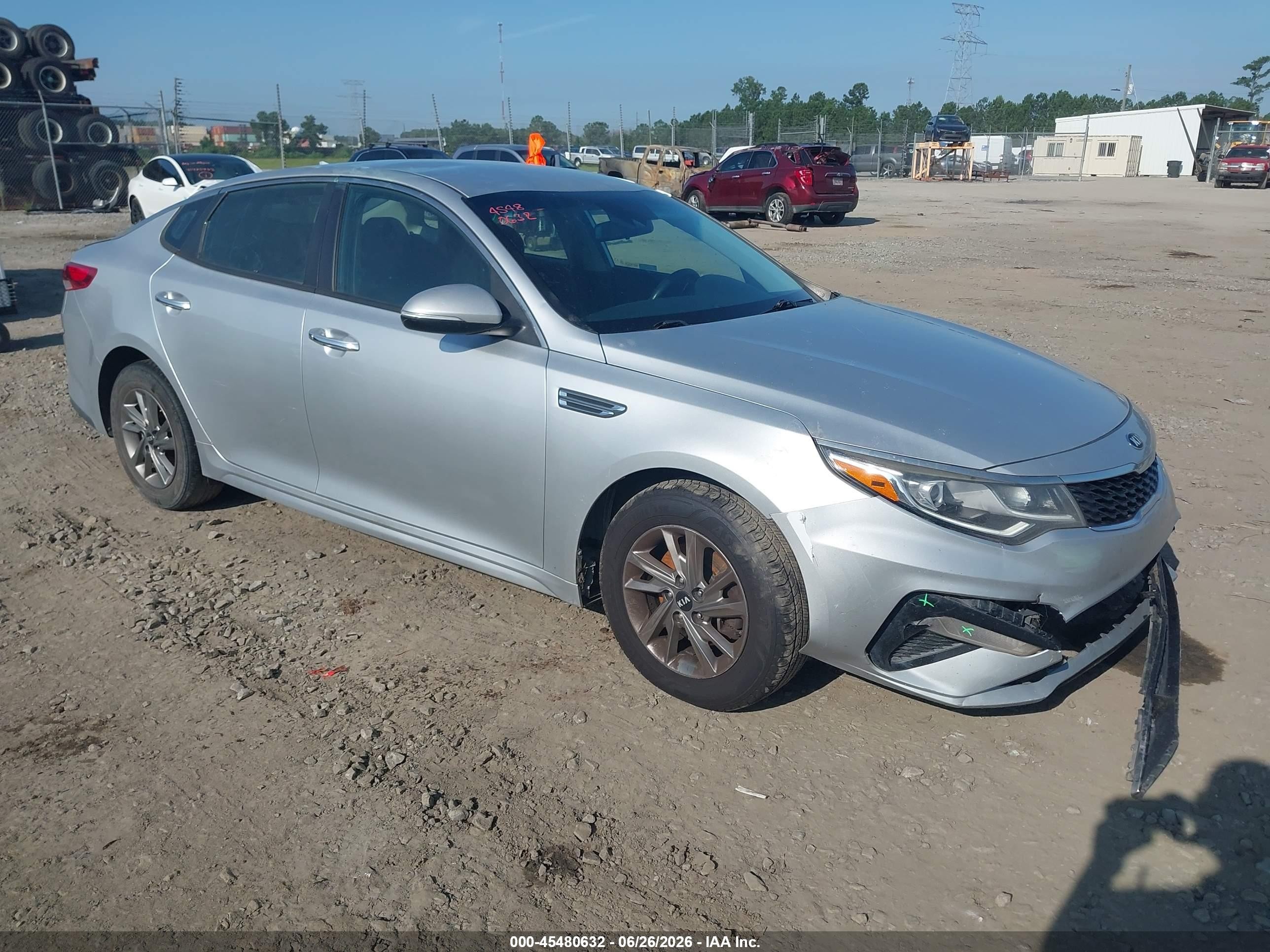 2019 Kia Optima LX, VIN 5XXGT4L32KG318822 — Front end