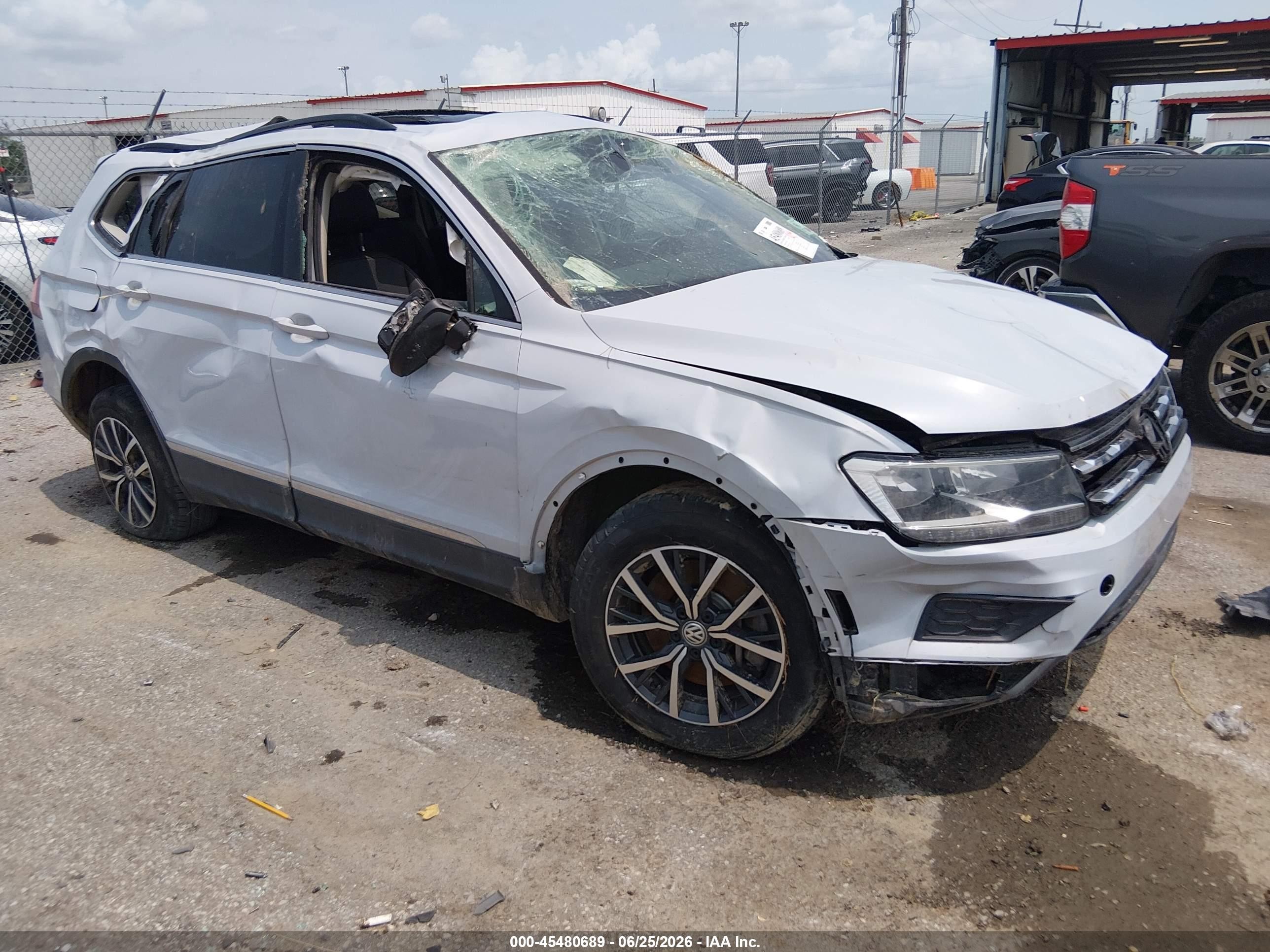 2018 Volkswagen Tiguan SEL, VIN 3VV3B7AX5JM214428 — По всему кузову
