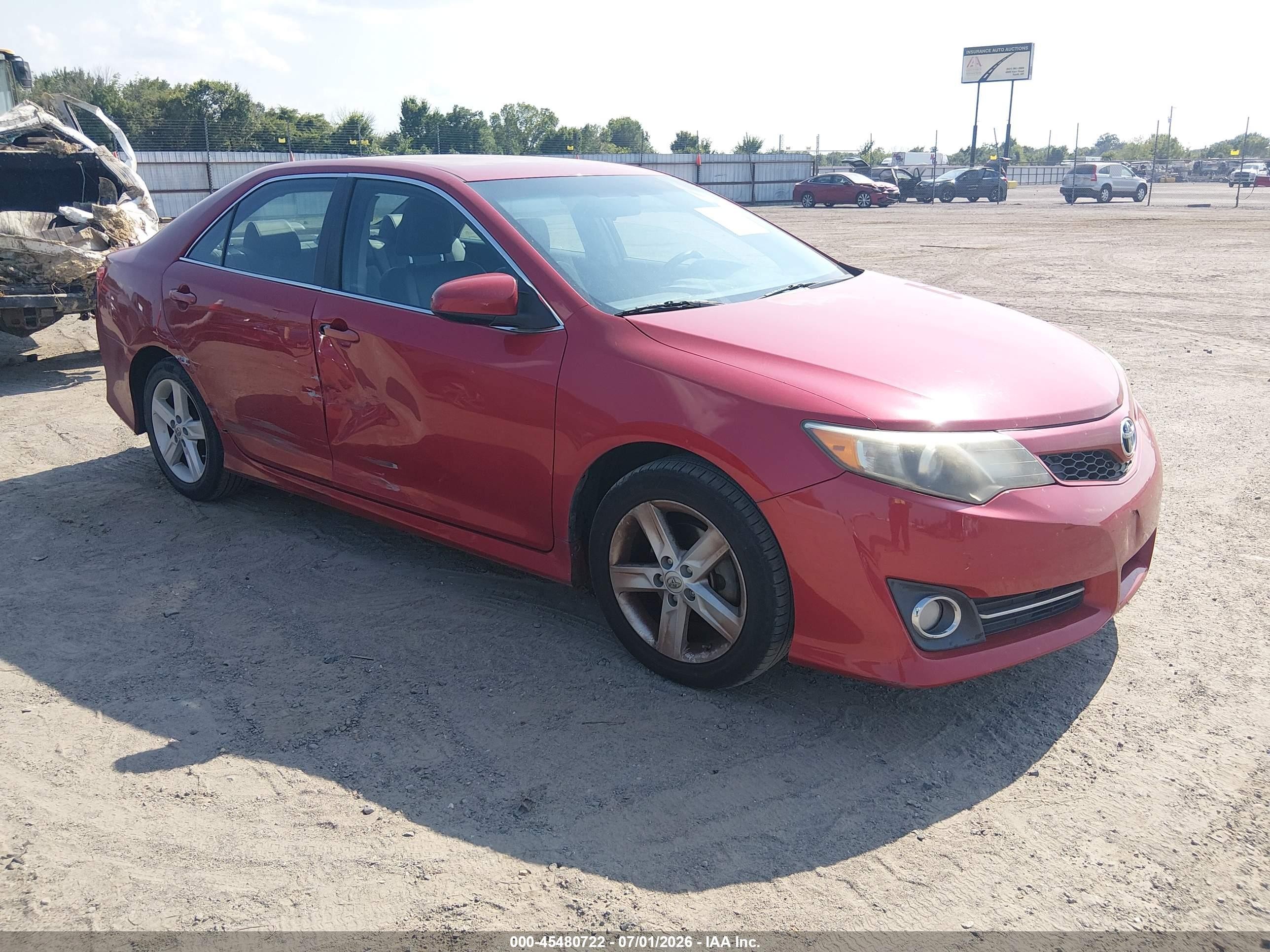 2014 Toyota Camry SE, VIN 4T1BF1FK3EU834930 — Side