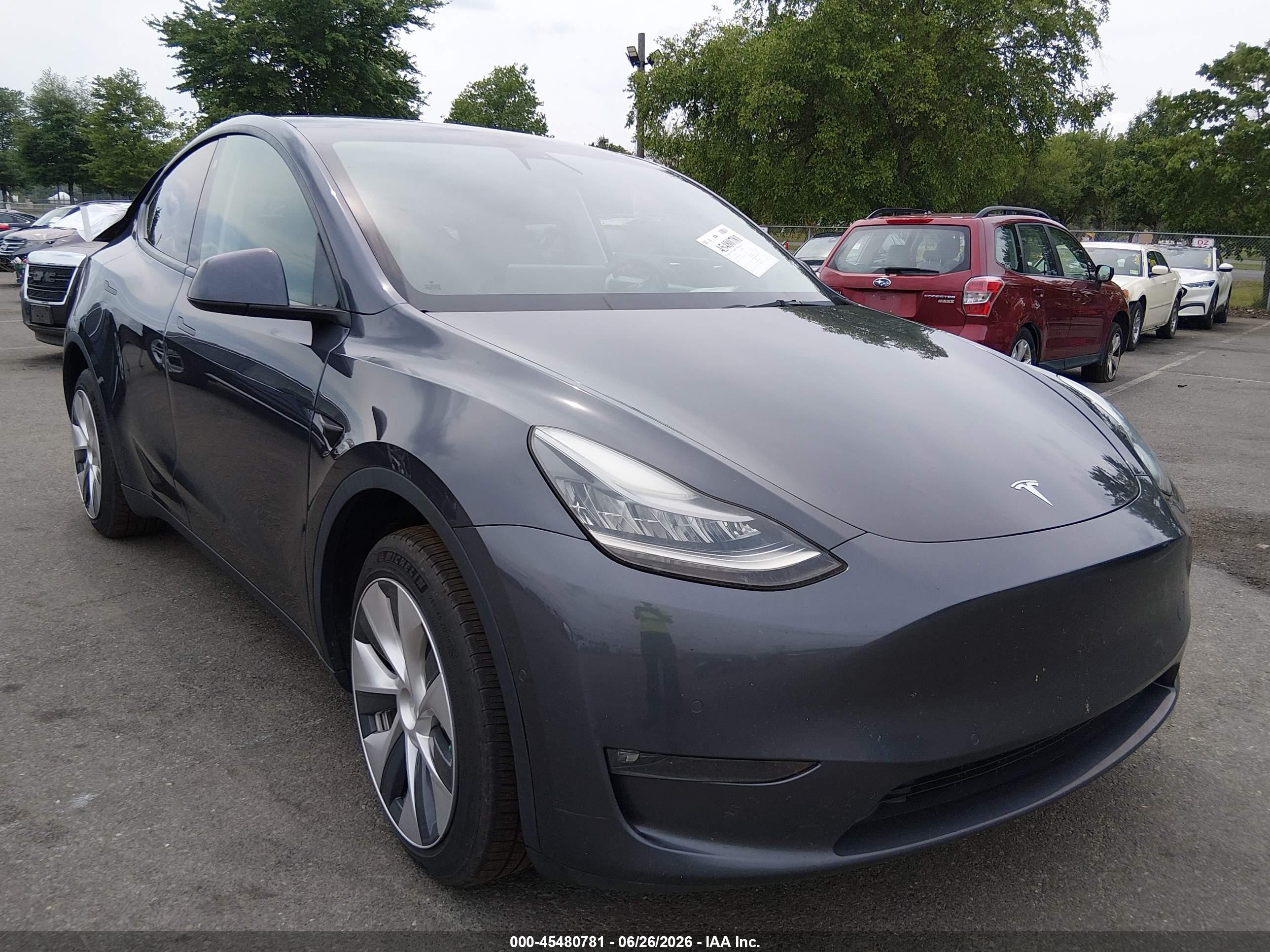 2021 Tesla Model Y Long Range, VIN 5YJYGDEE4MF278725 — Rear end
