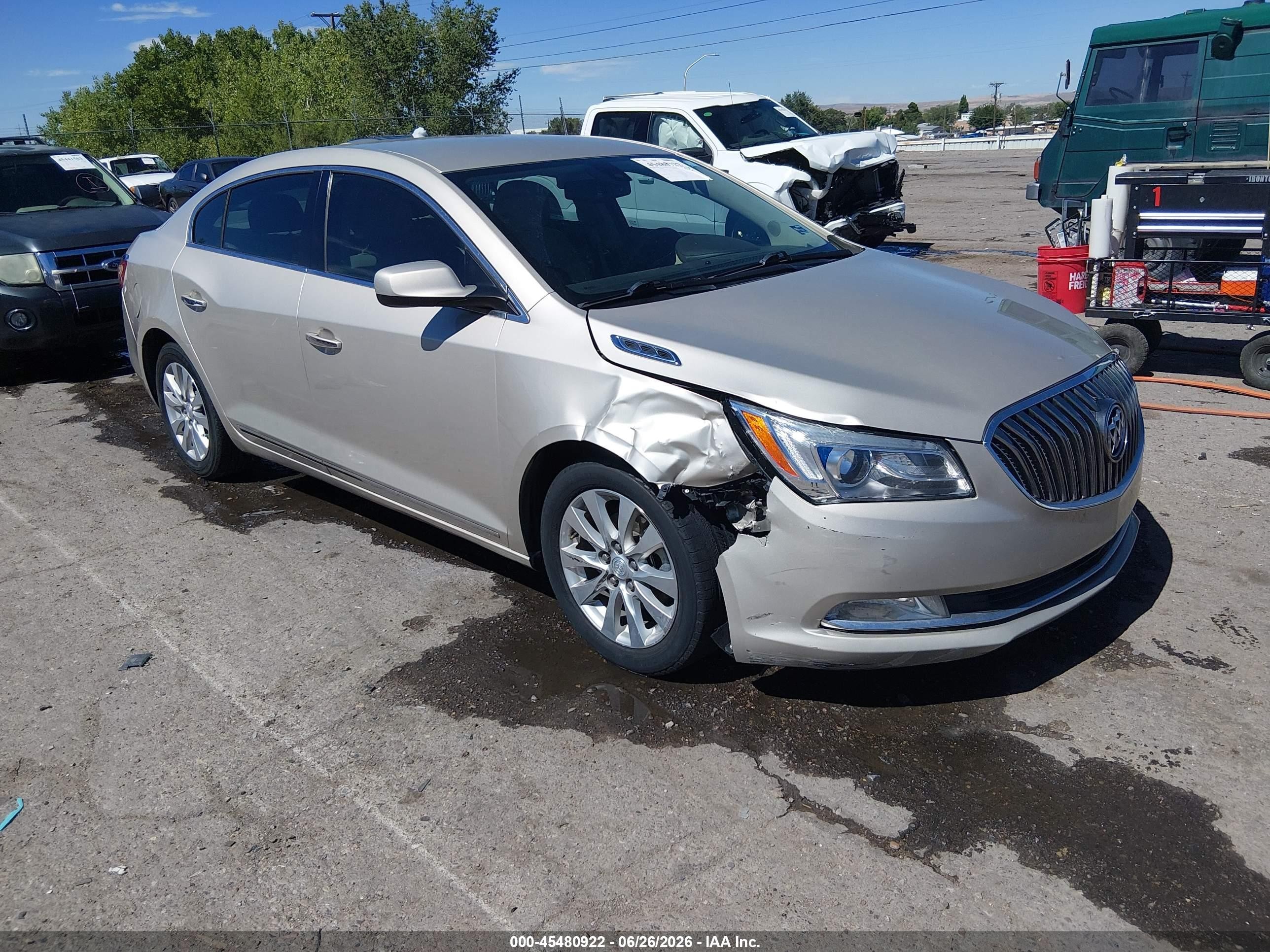 2015 Buick LaCrosse, VIN 1G4GA5GR1FF291025 — Перед