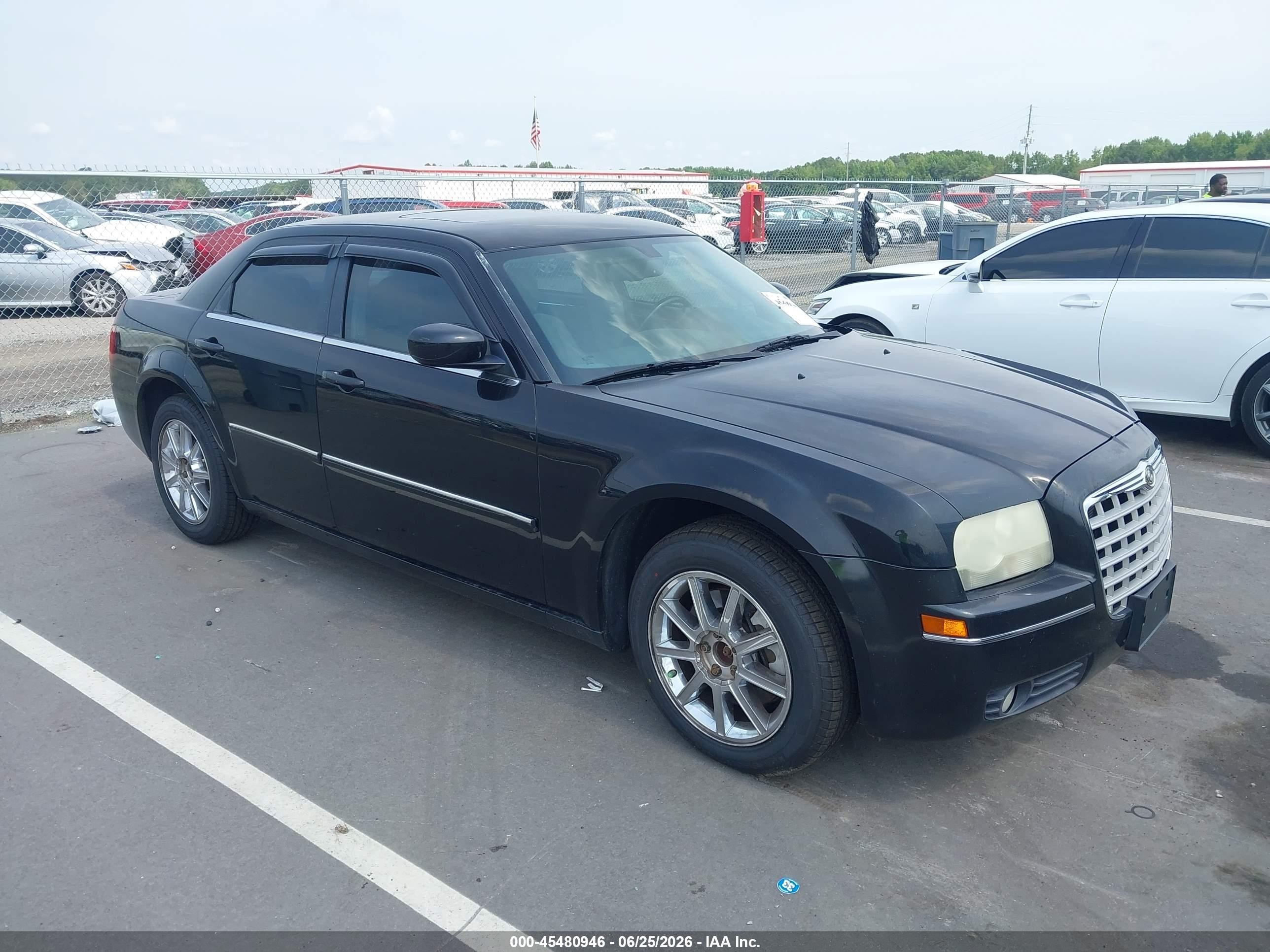 2007 Chrysler 300 Limited, VIN 2C3KK53G97H632420 — Бок