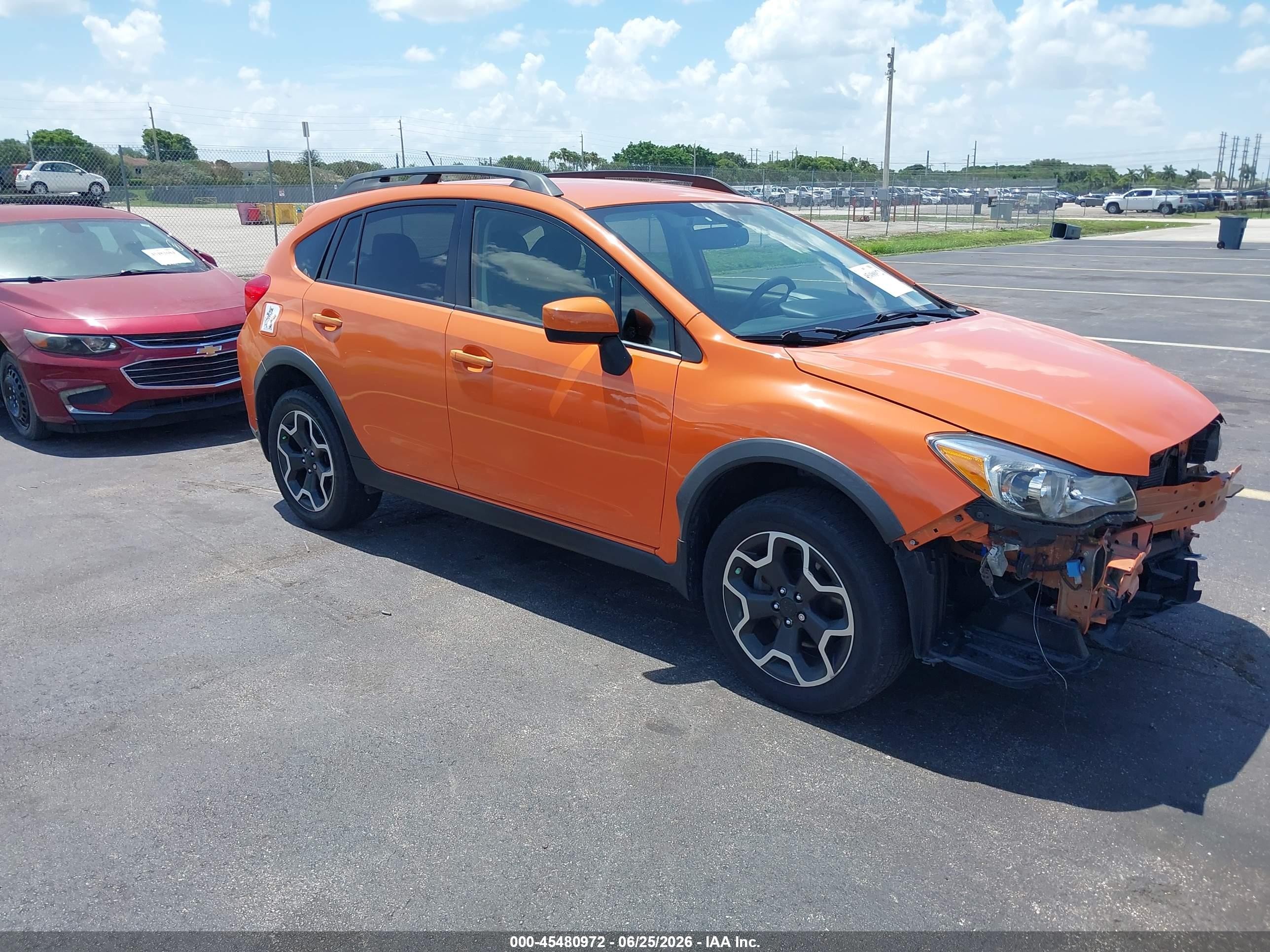 2015 Subaru Crosstrek Premium, VIN JF2GPAFC2F8327447 — Front end