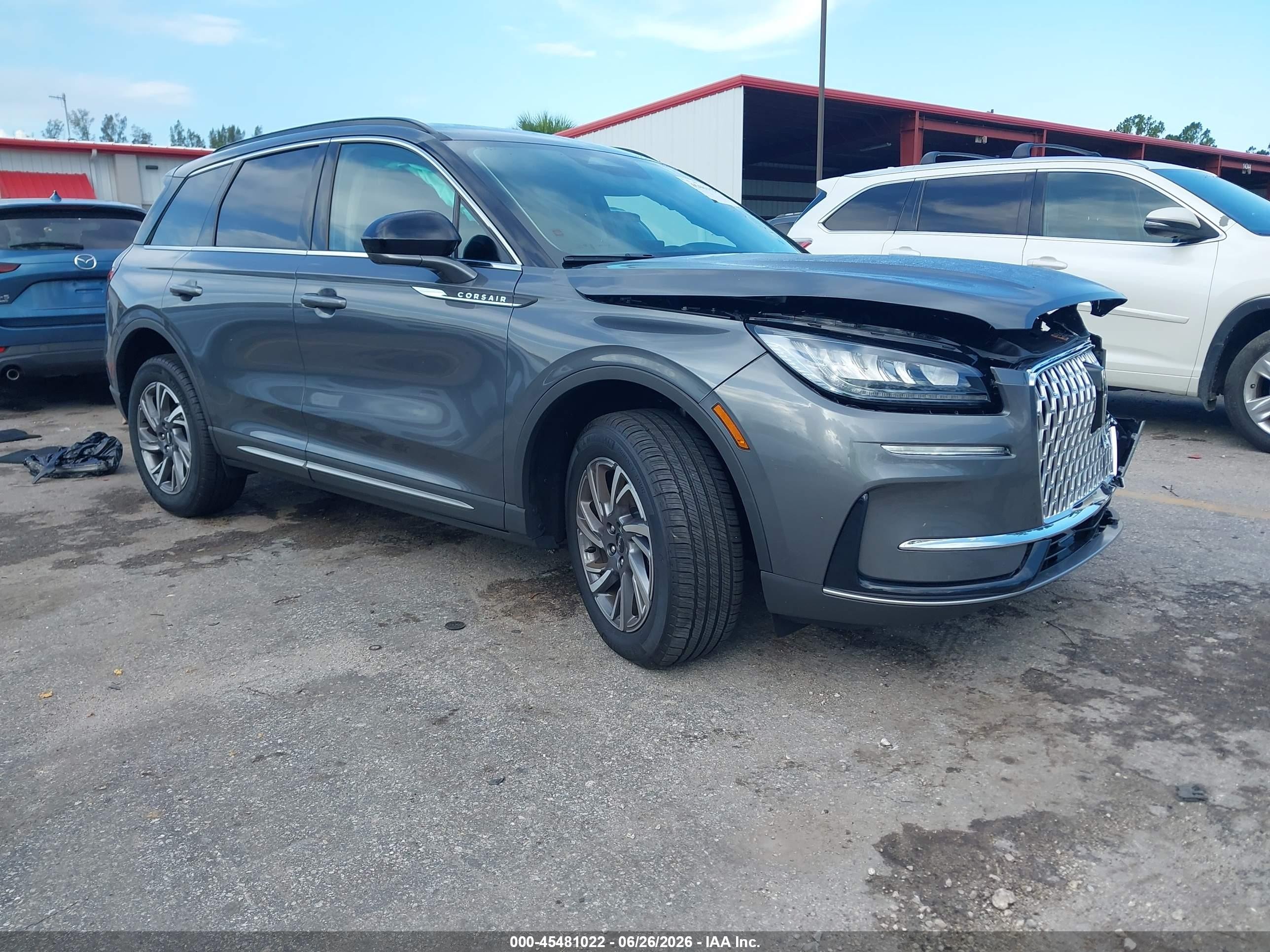 2026 Lincoln Corsair Premiere, VIN 5LMCJ1DA7TUL07304 — Перед