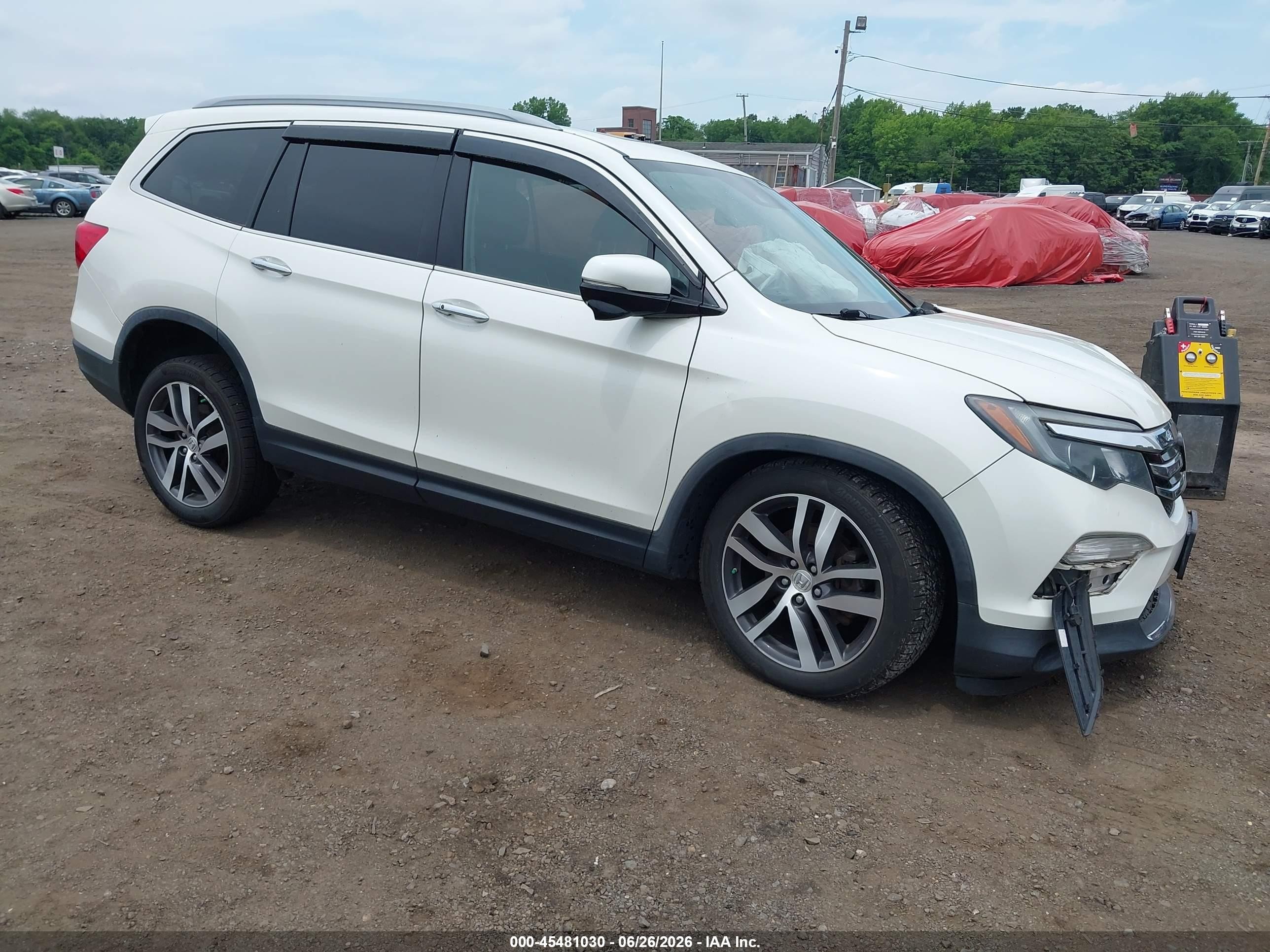 2017 Honda Pilot Touring, VIN 5FNYF6H99HB099437 — Перед