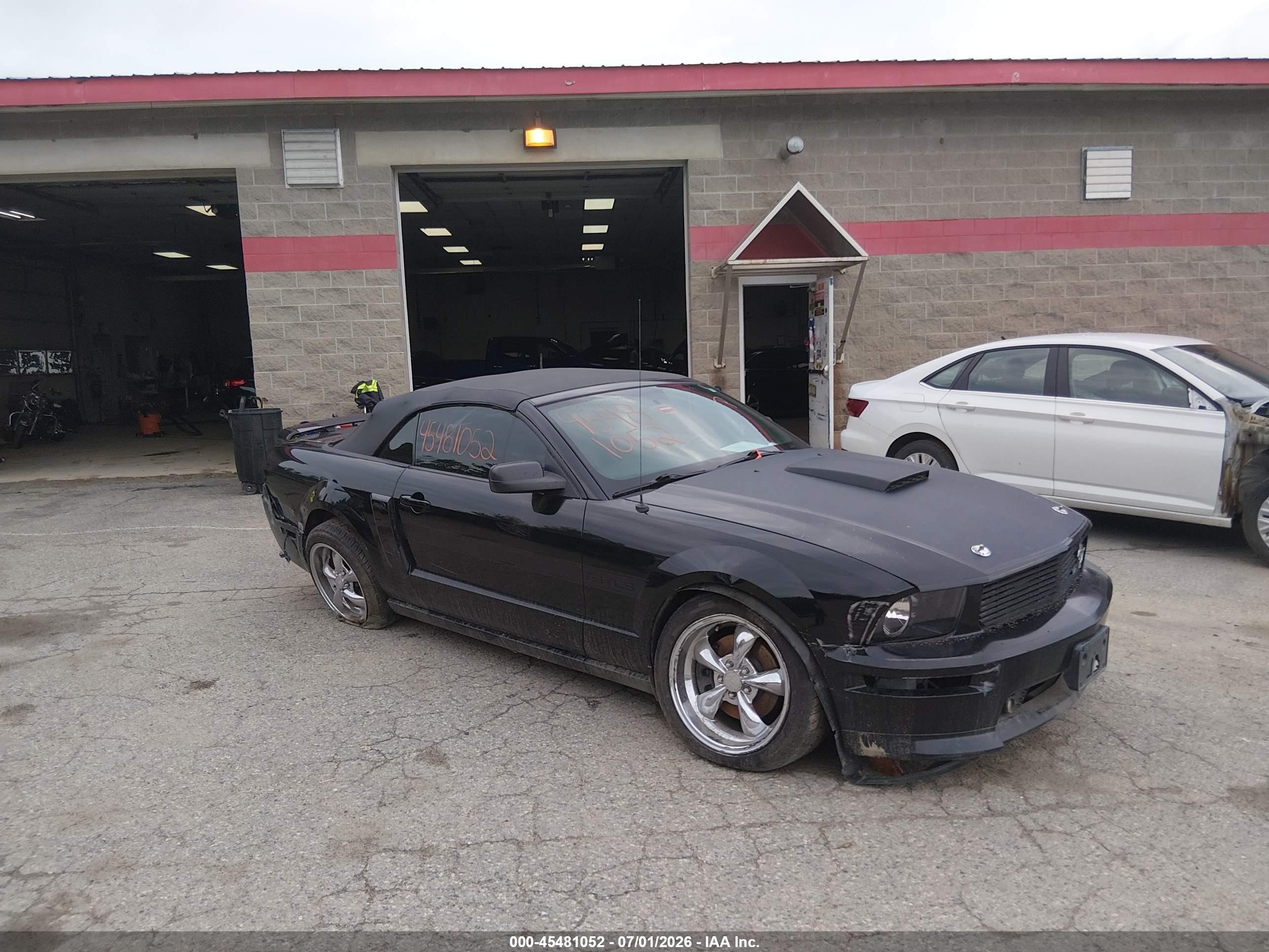 2009 Ford Mustang GT, VIN 1ZVHT85H295106888 — Front end
