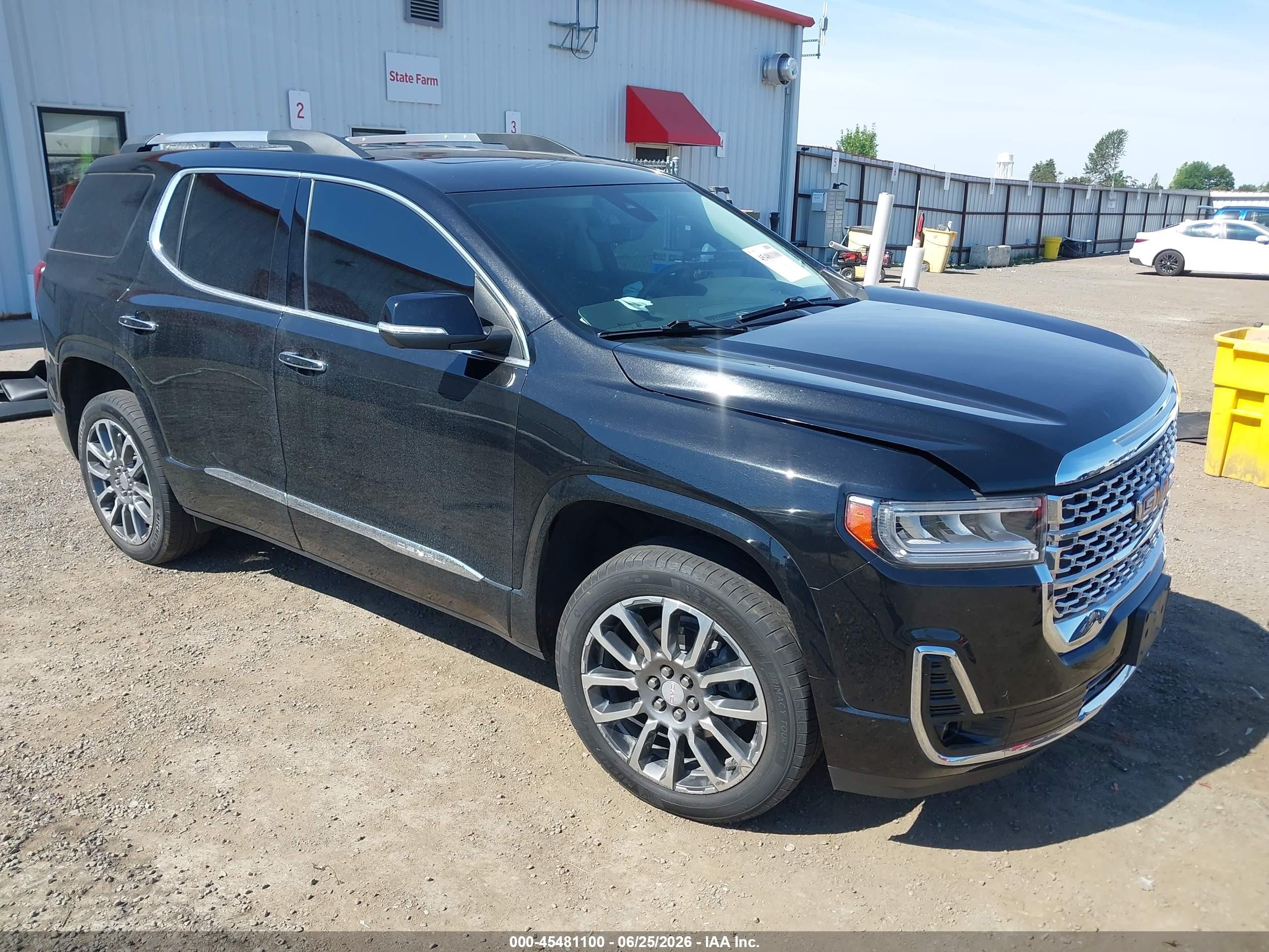 2022 GMC Acadia Denali, VIN 1GKKNXLS4NZ137997 — Бок