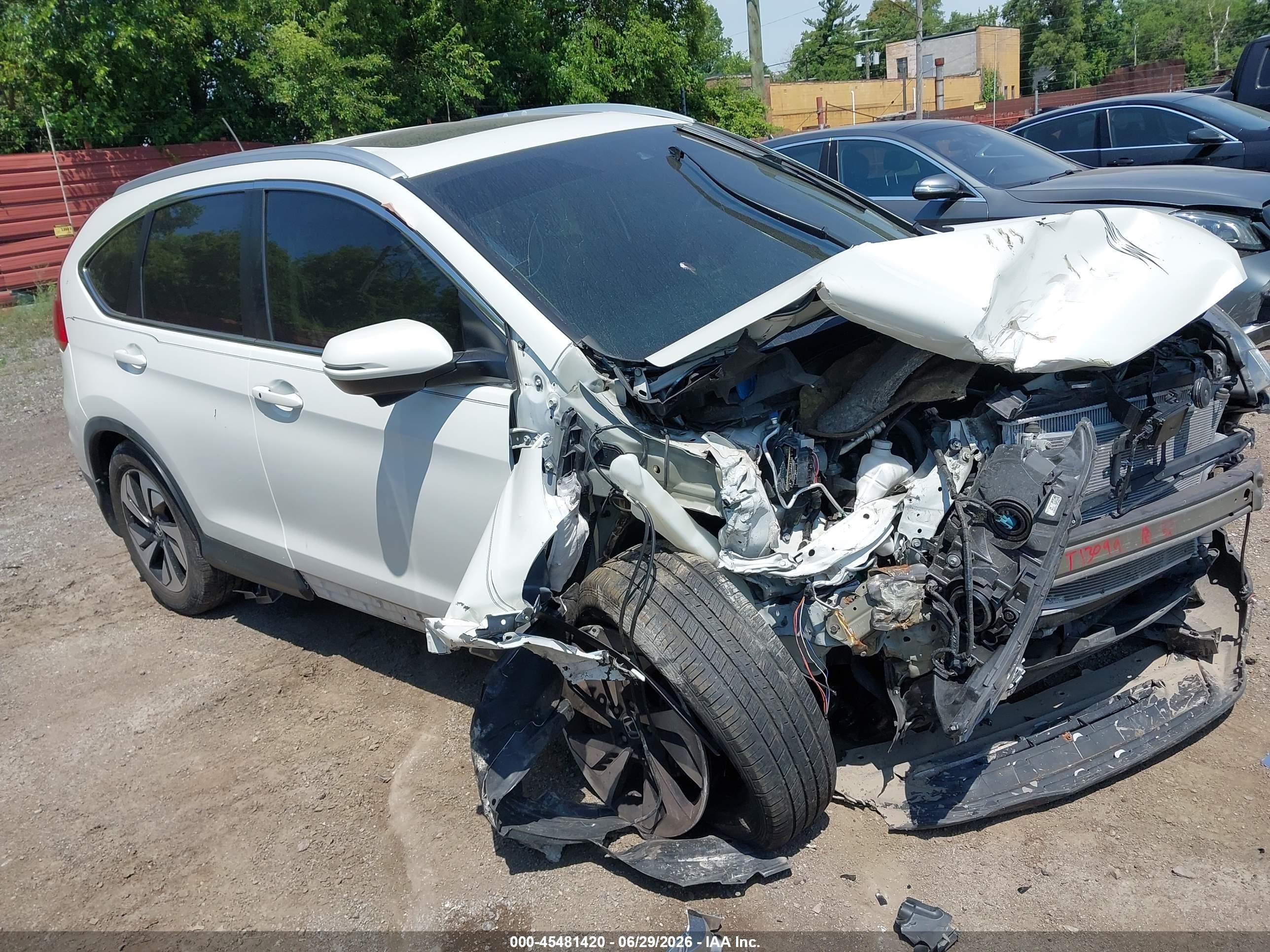 2016 Honda CR-V Touring, VIN 5J6RM4H96GL020570 — Перед