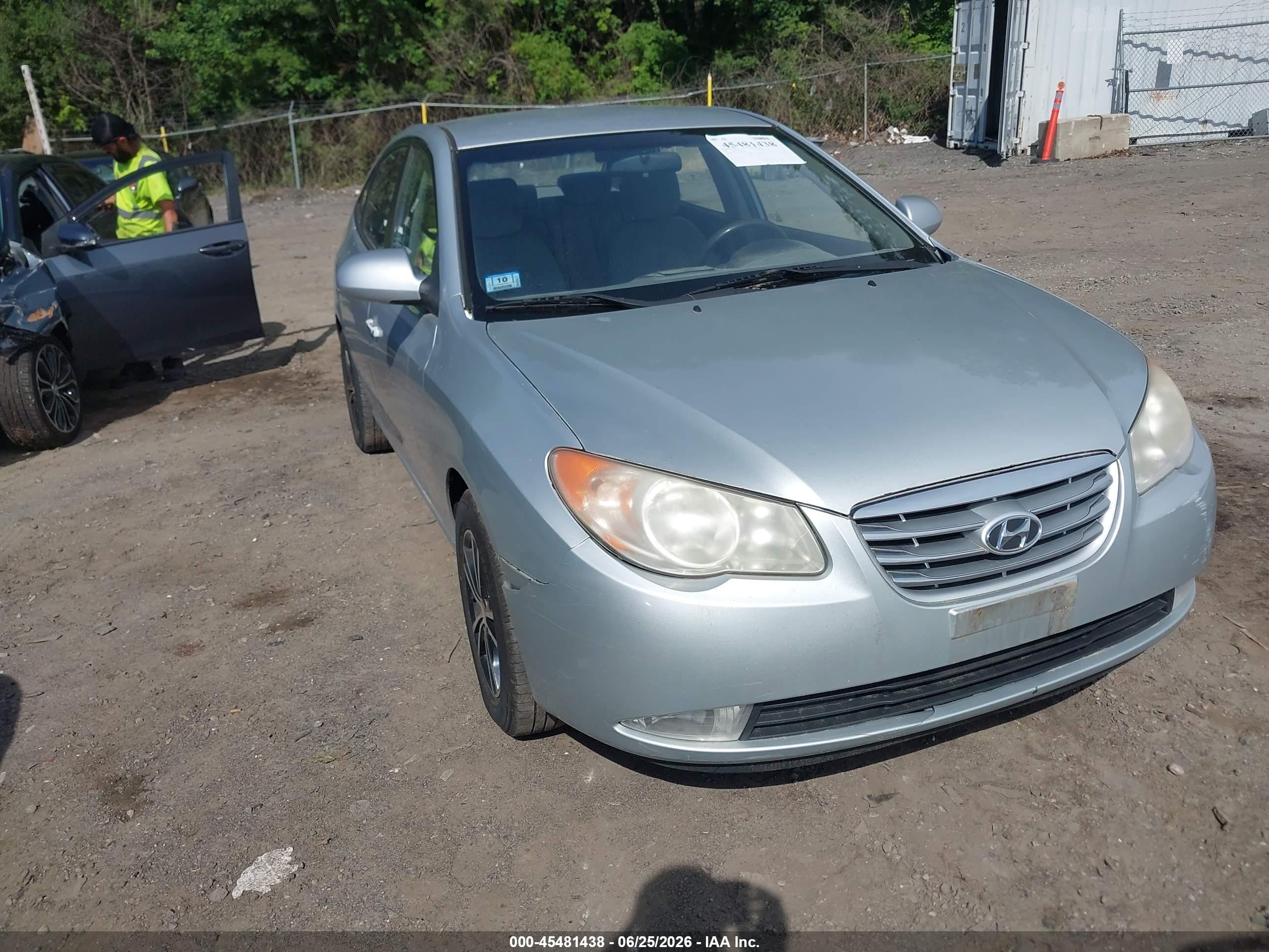 2010 Hyundai Elantra GLS, VIN KMHDU4AD7AU155004 — Normal wear