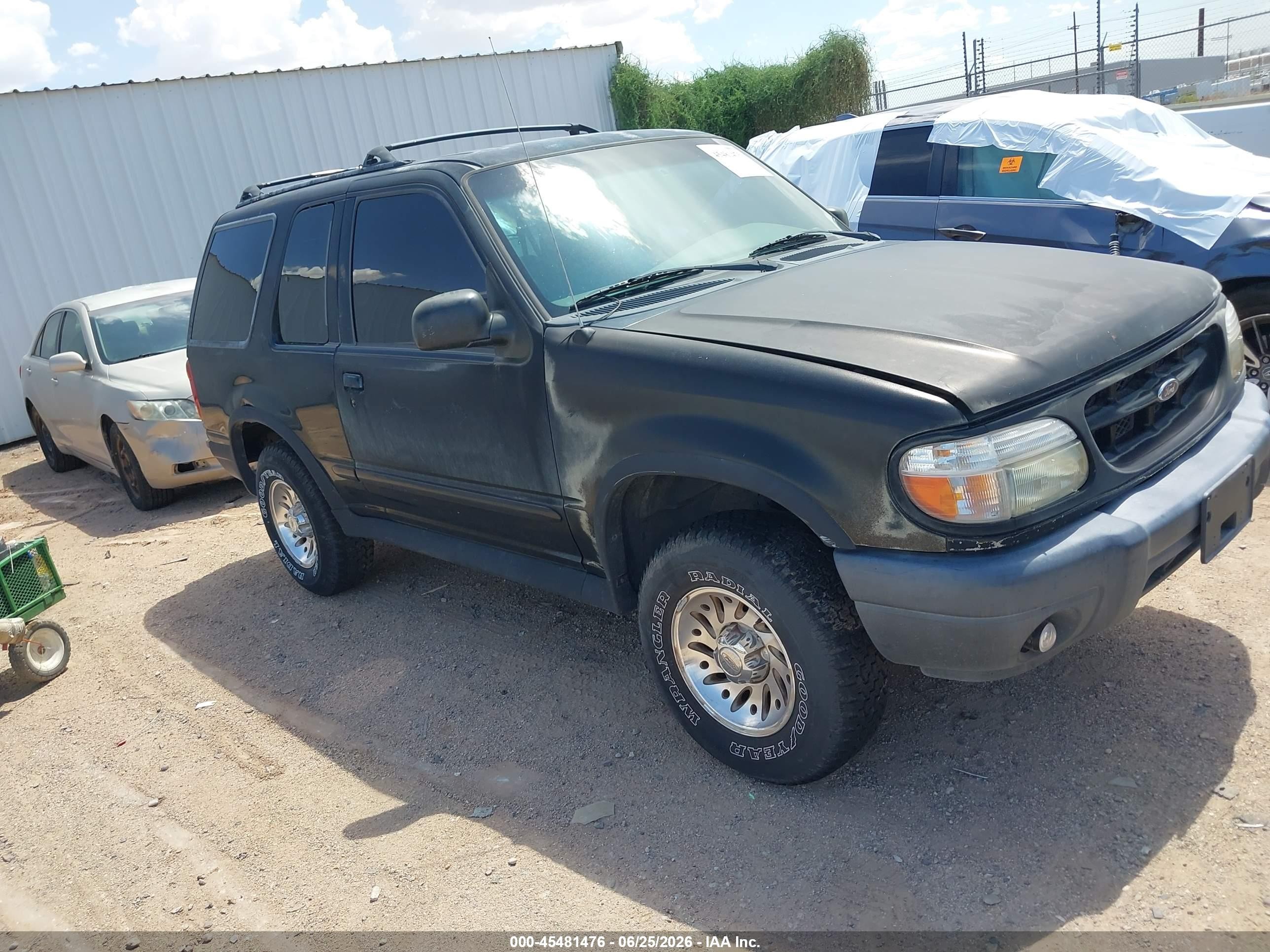 2000 Ford Explorer, VIN 1FMYU60XXYUA98221 — Normal wear
