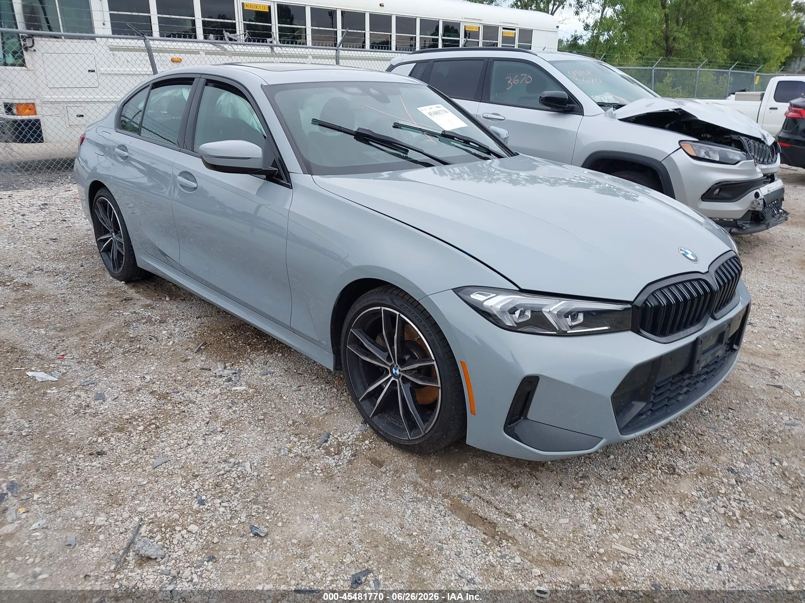 2023 BMW 3 Series 330i xDrive, VIN 3MW89FF04P8D52787 — Бок