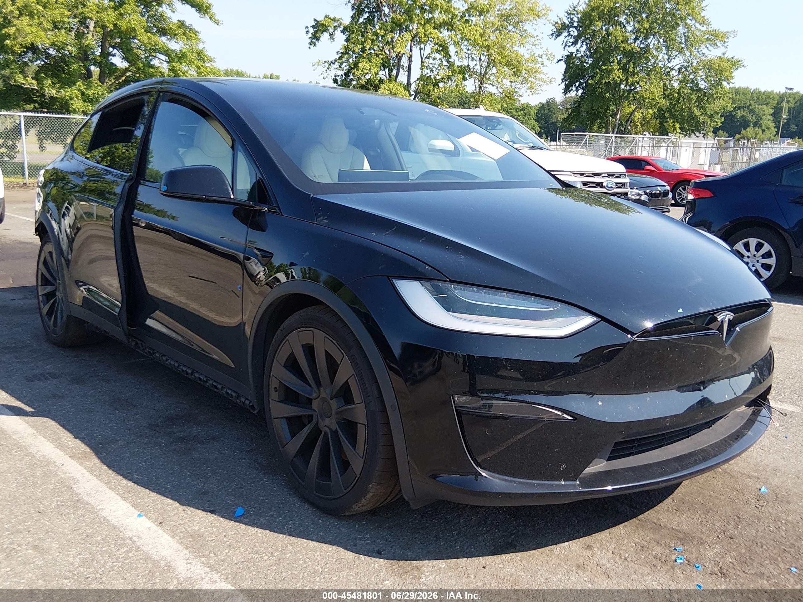 2022 Tesla Model X Plaid, VIN 7SAXCBE6XNF356093 — Rear end