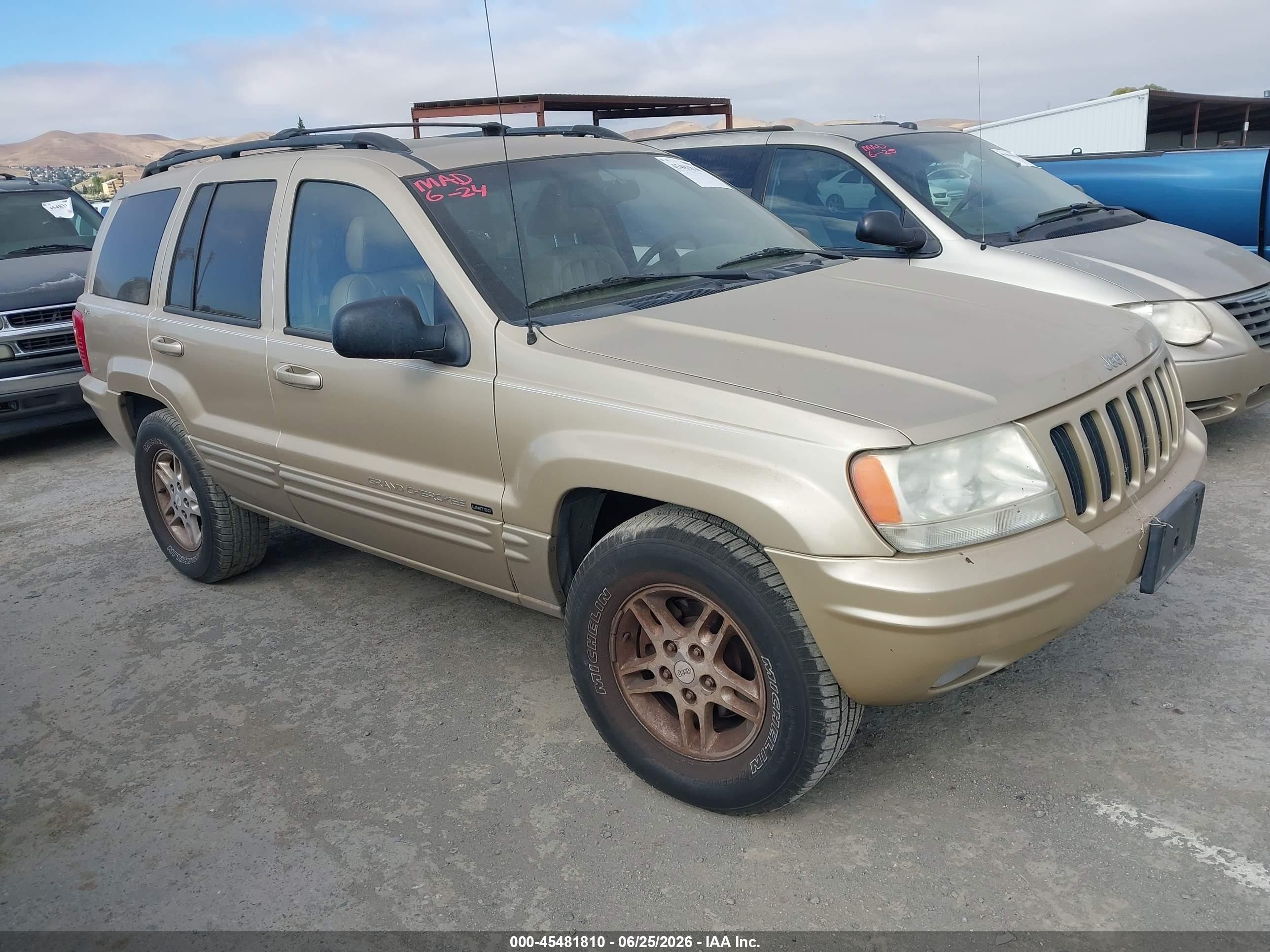 2000 Jeep Grand Cherokee Limited, VIN 1J4GW58N3YC243624 — Normal wear