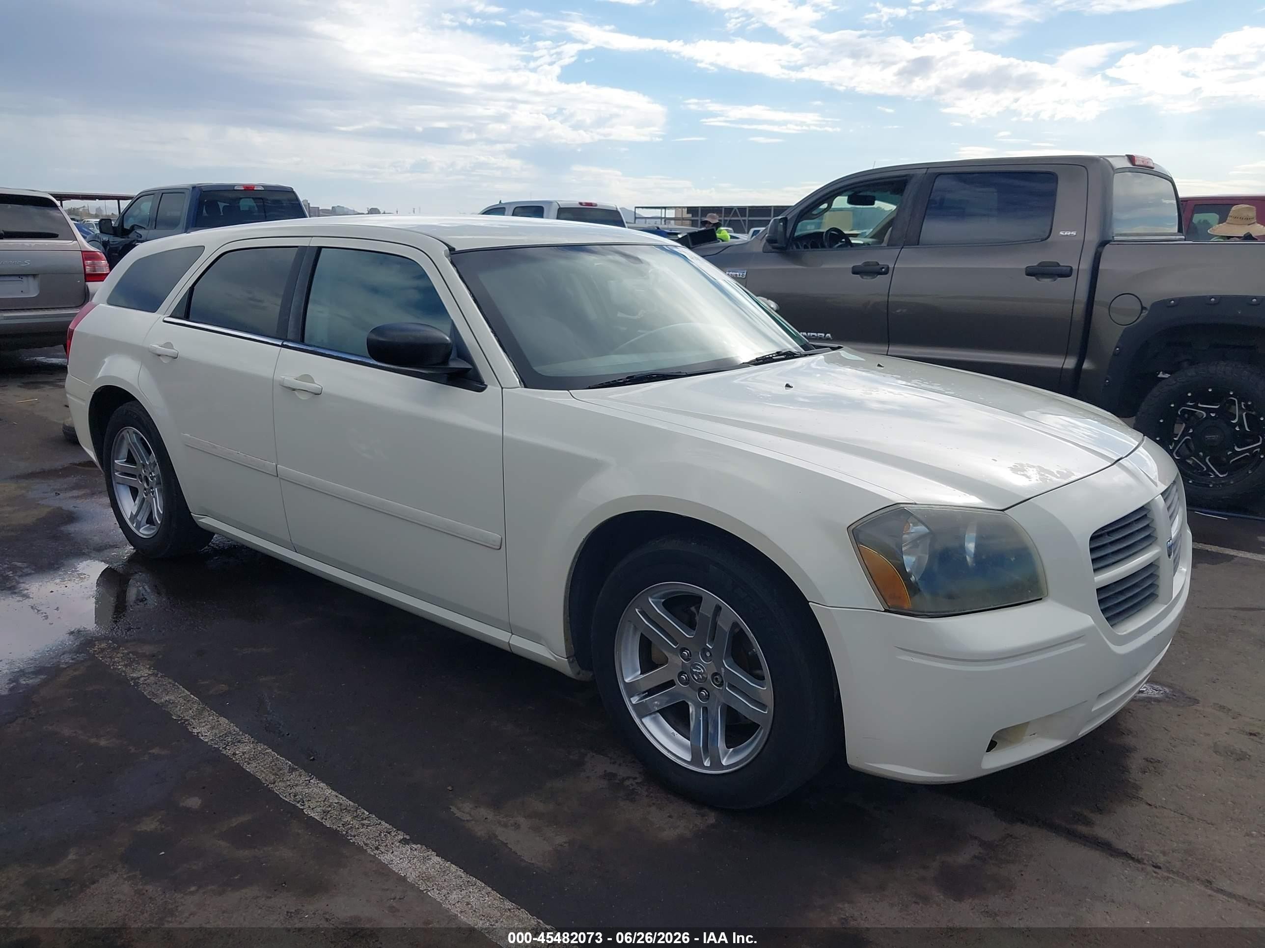 2005 Dodge Magnum SE, VIN 2D4FV48V75H617713 — Зад
