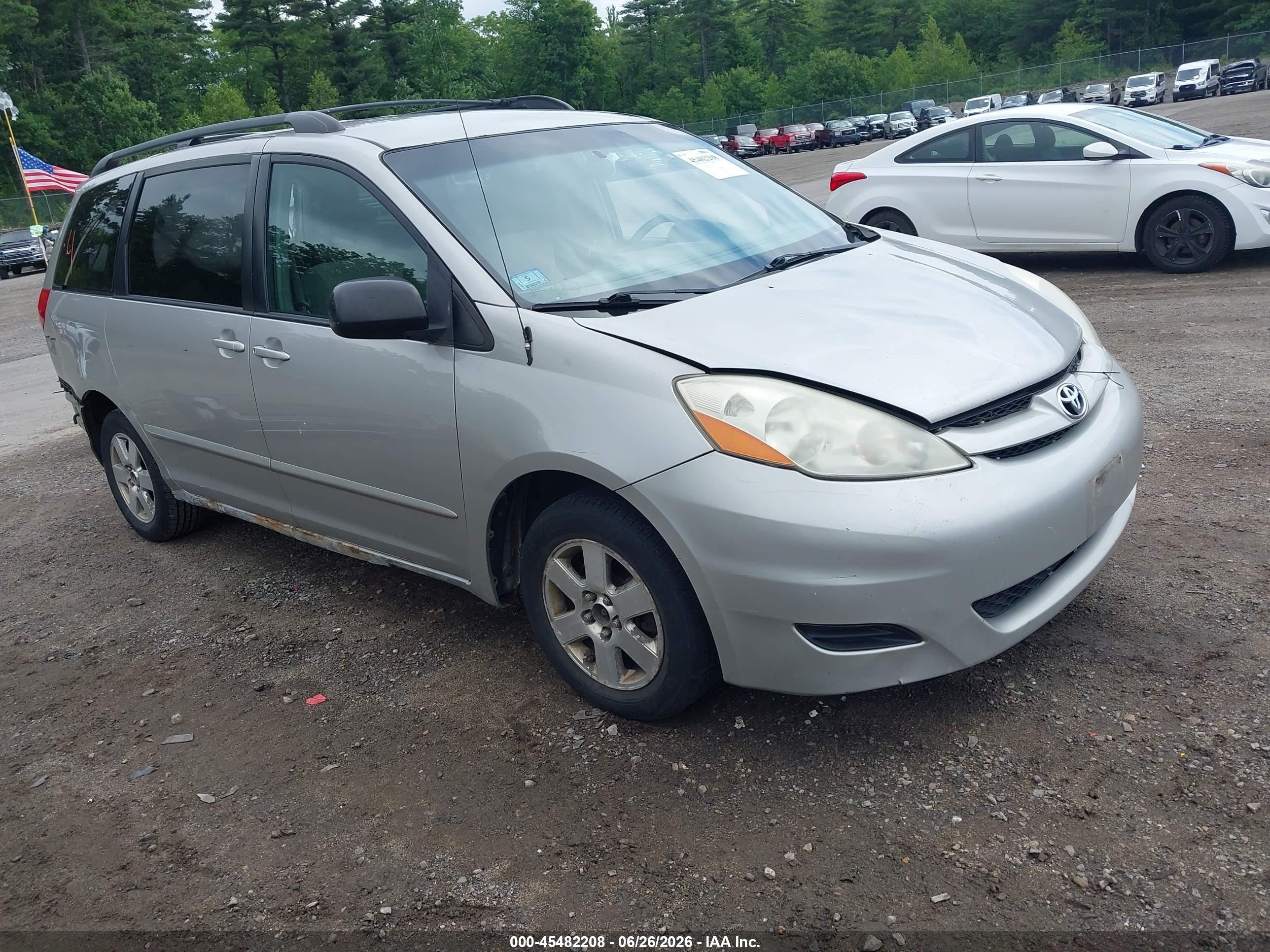 2007 Toyota Sienna LE, VIN 5TDZK23C77S018084 — Rear end