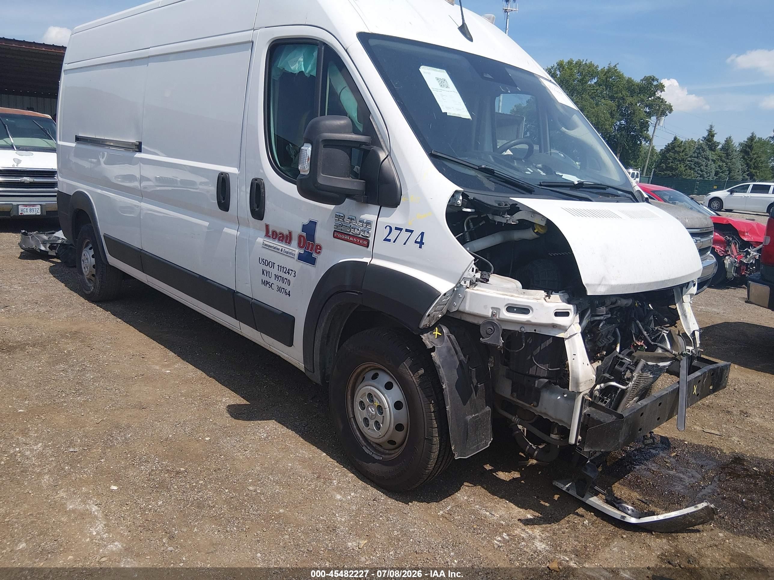 2022 Ram ProMaster Cargo, VIN 3C6LRVDG7NE110623 — Перед