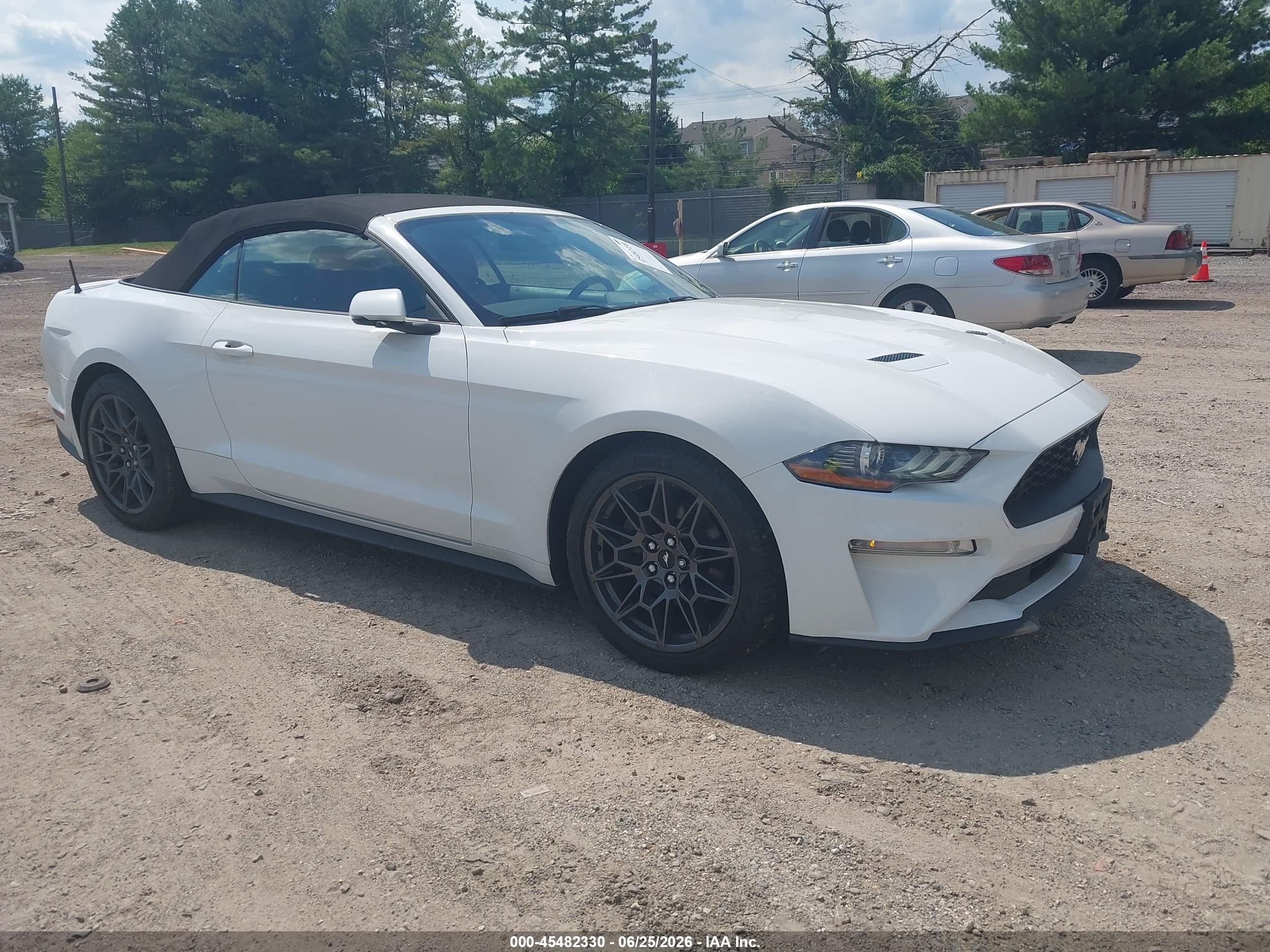 2018 Ford Mustang EcoBoost Premium, VIN 1FATP8UH9J5167667 — Front end