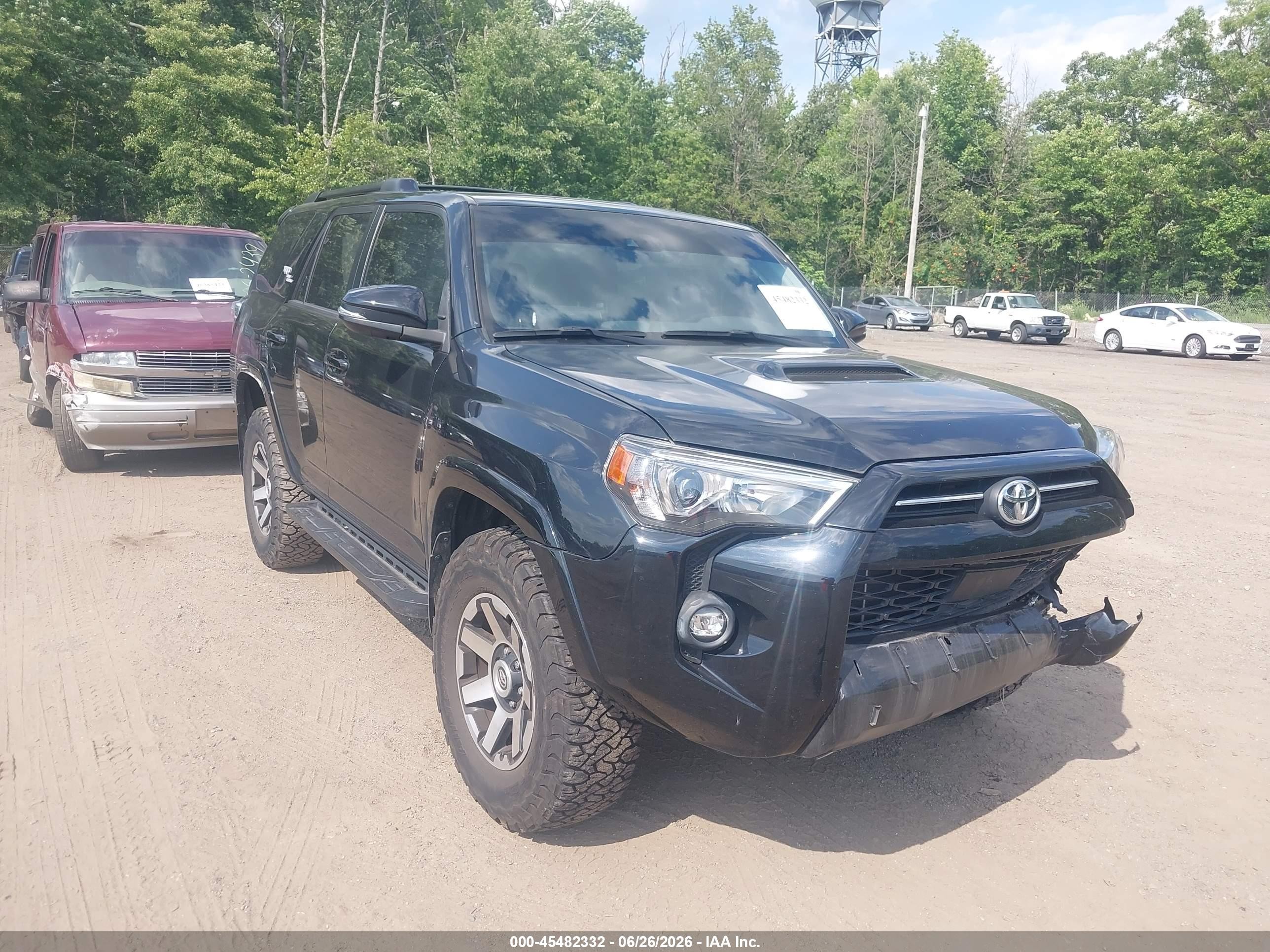 2021 Toyota 4Runner TRD Off Road Premium, VIN JTERU5JR8M5957101 — Front end