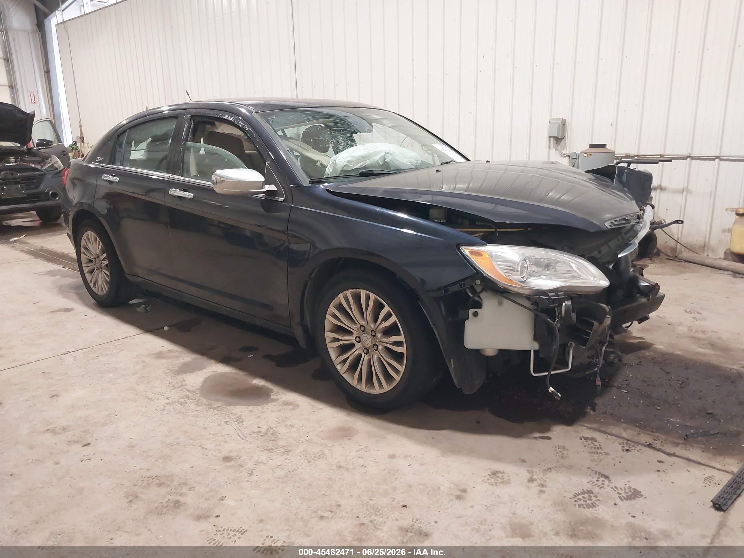 2012 Chrysler 200 Limited, VIN 1C3CCBCG4CN315470 — Перед