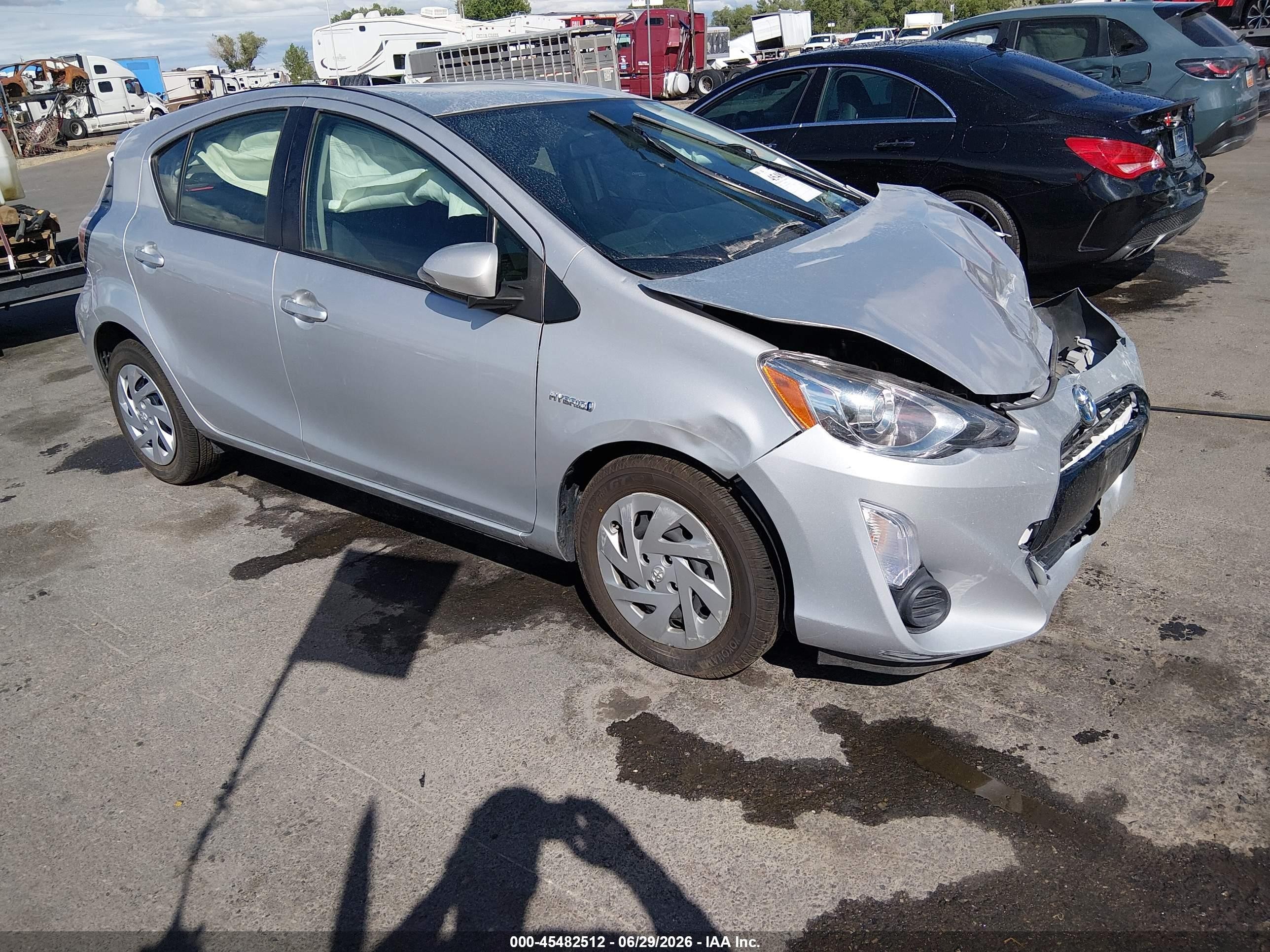 2016 Toyota Prius One, VIN JTDKDTB33G1115251 — Front end