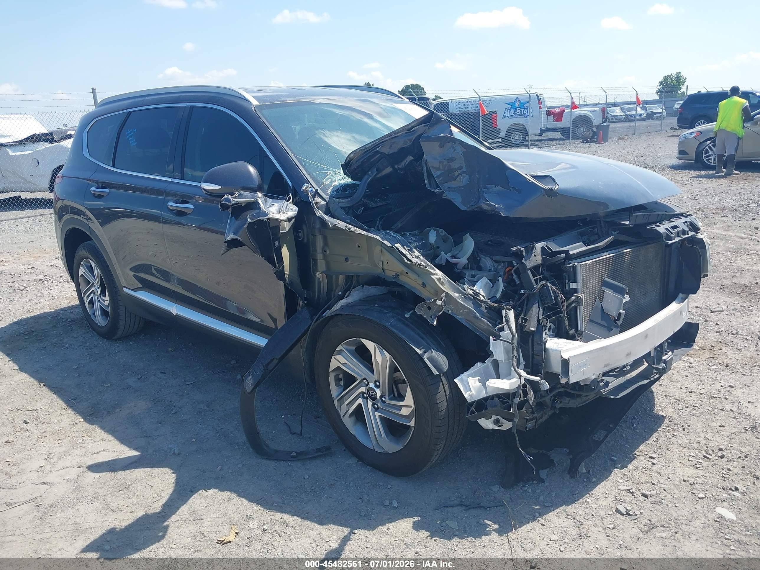 2021 Hyundai Santa Fe SEL, VIN 5NMS64AJ1MH330371 — Front end