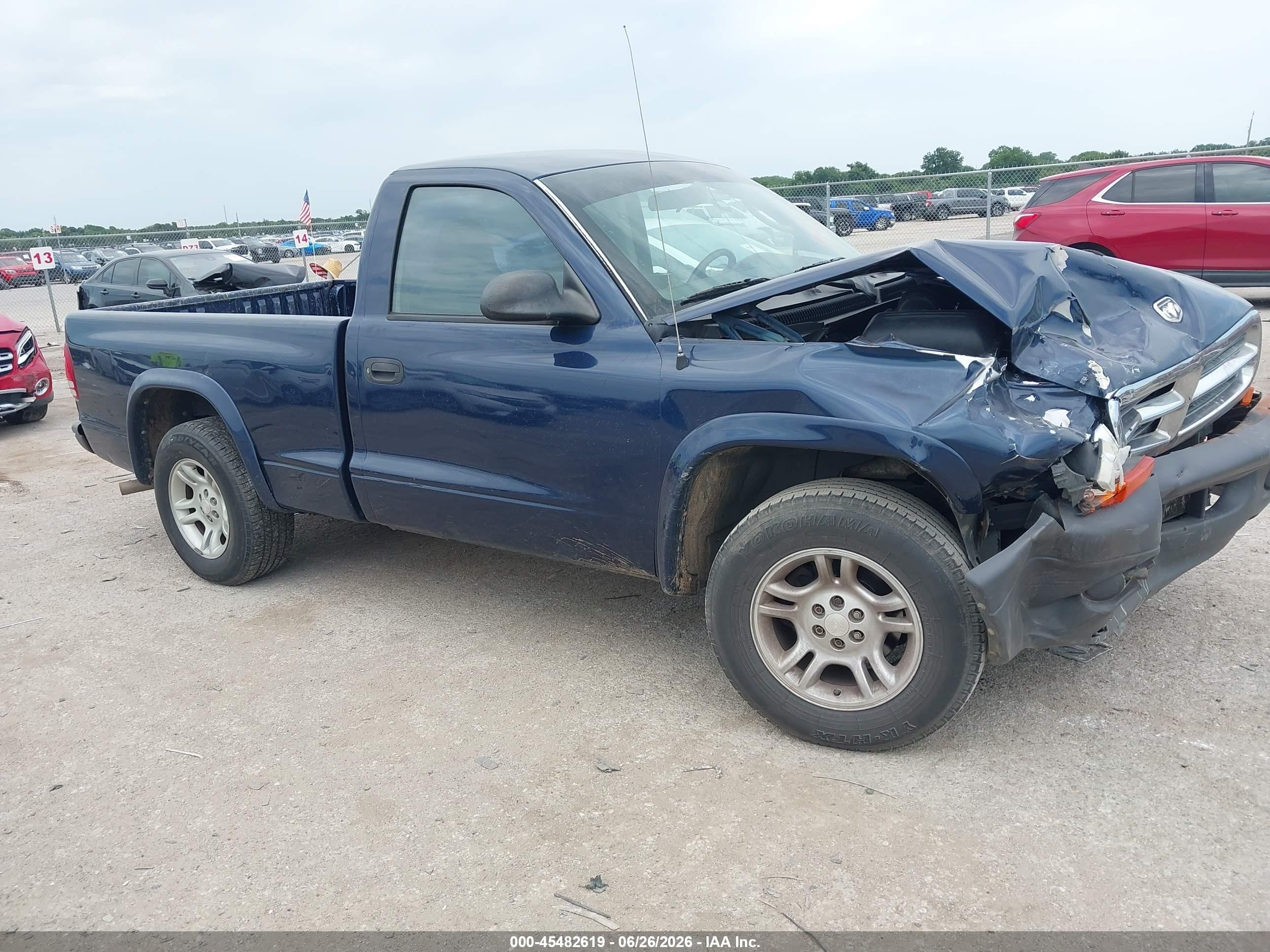 2004 Dodge Dakota, VIN 1D7FL16K34S668925 — Front end