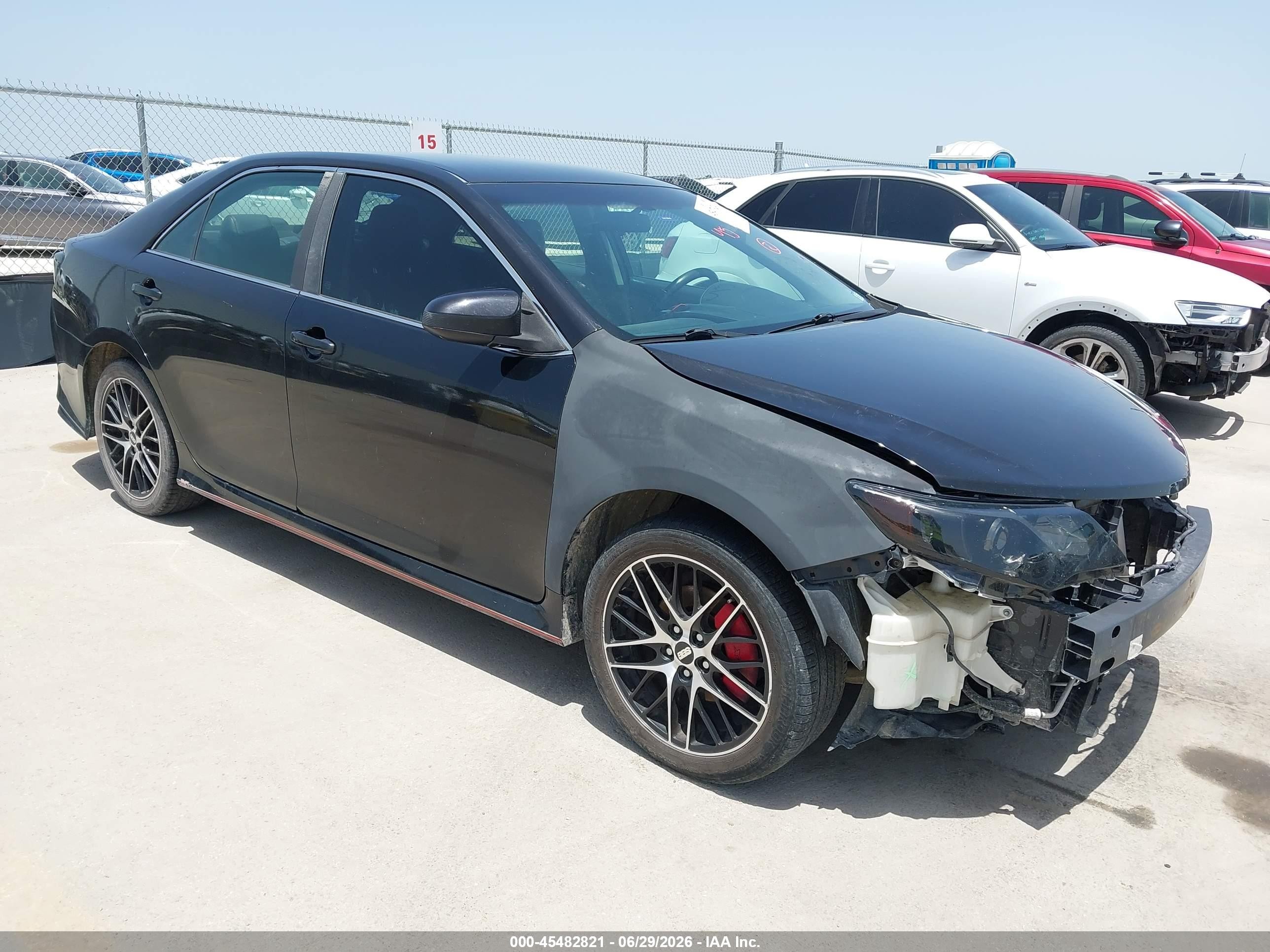 2014 Toyota Camry SE, VIN 4T1BF1FK7EU322846 — Front end