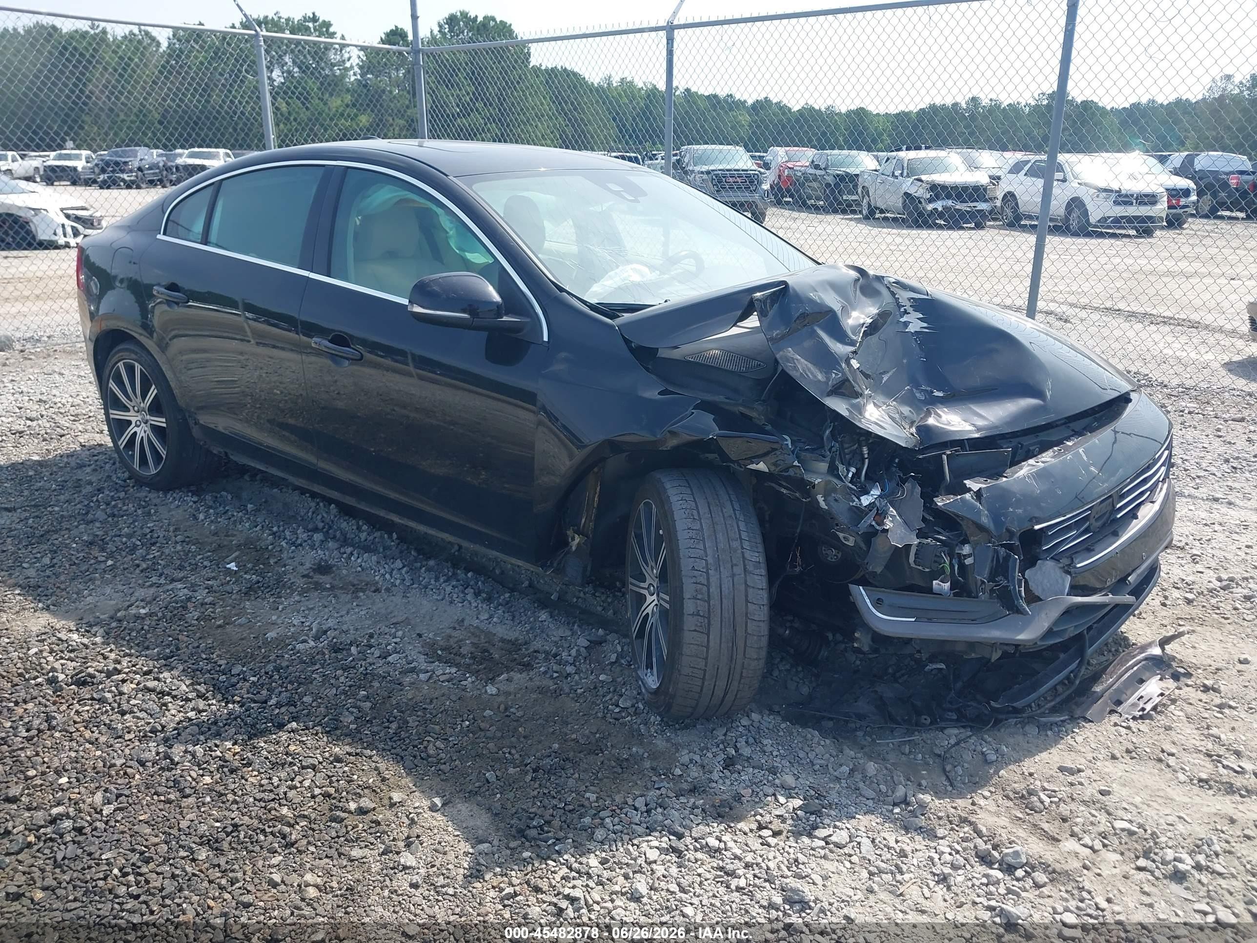 2016 Volvo S60 T5 Drive-E Premier, VIN LYV402FK3GB089808 — Front end