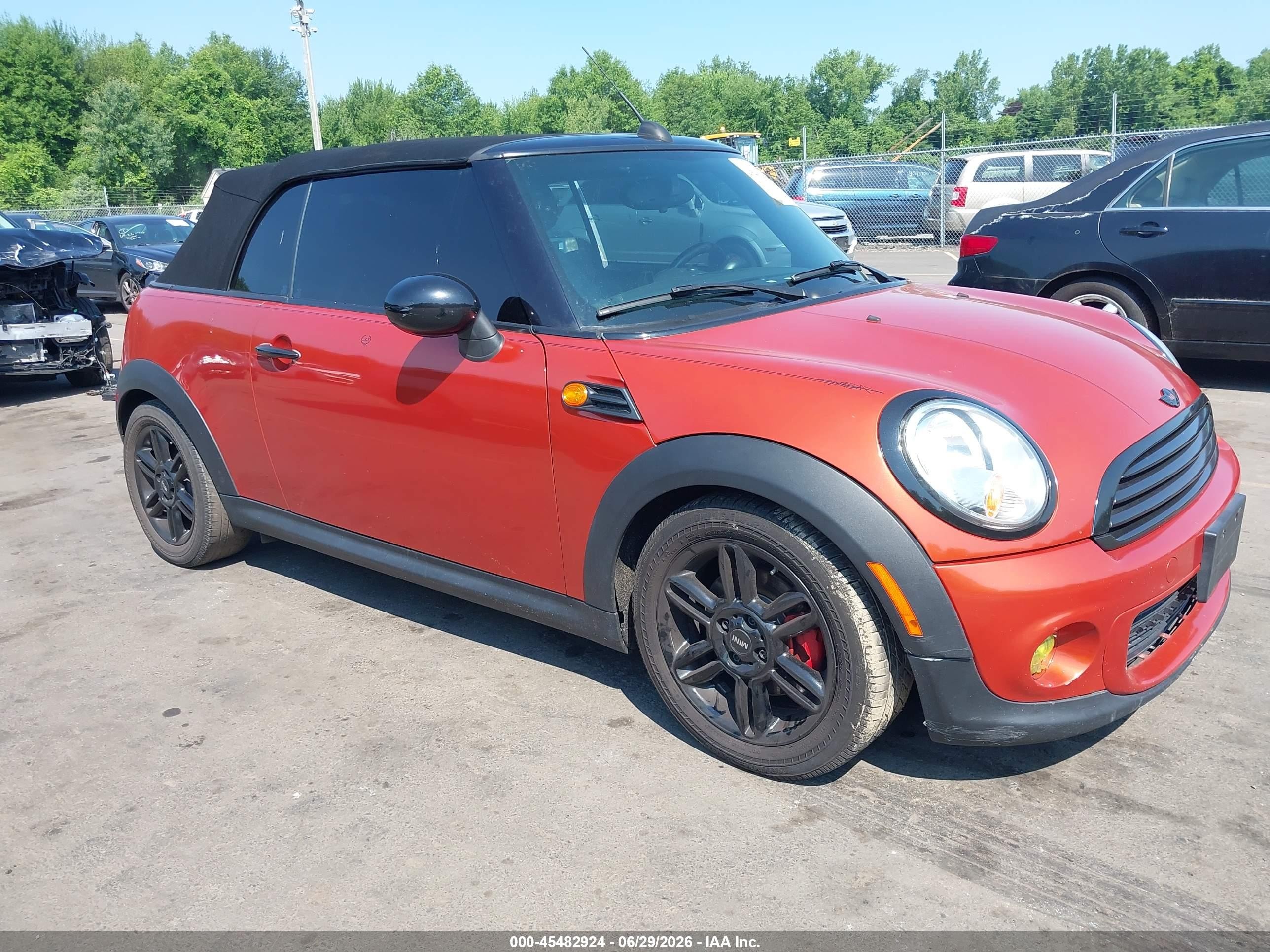 2013 MINI Convertible, VIN WMWZN3C58DT568113 — Rear end