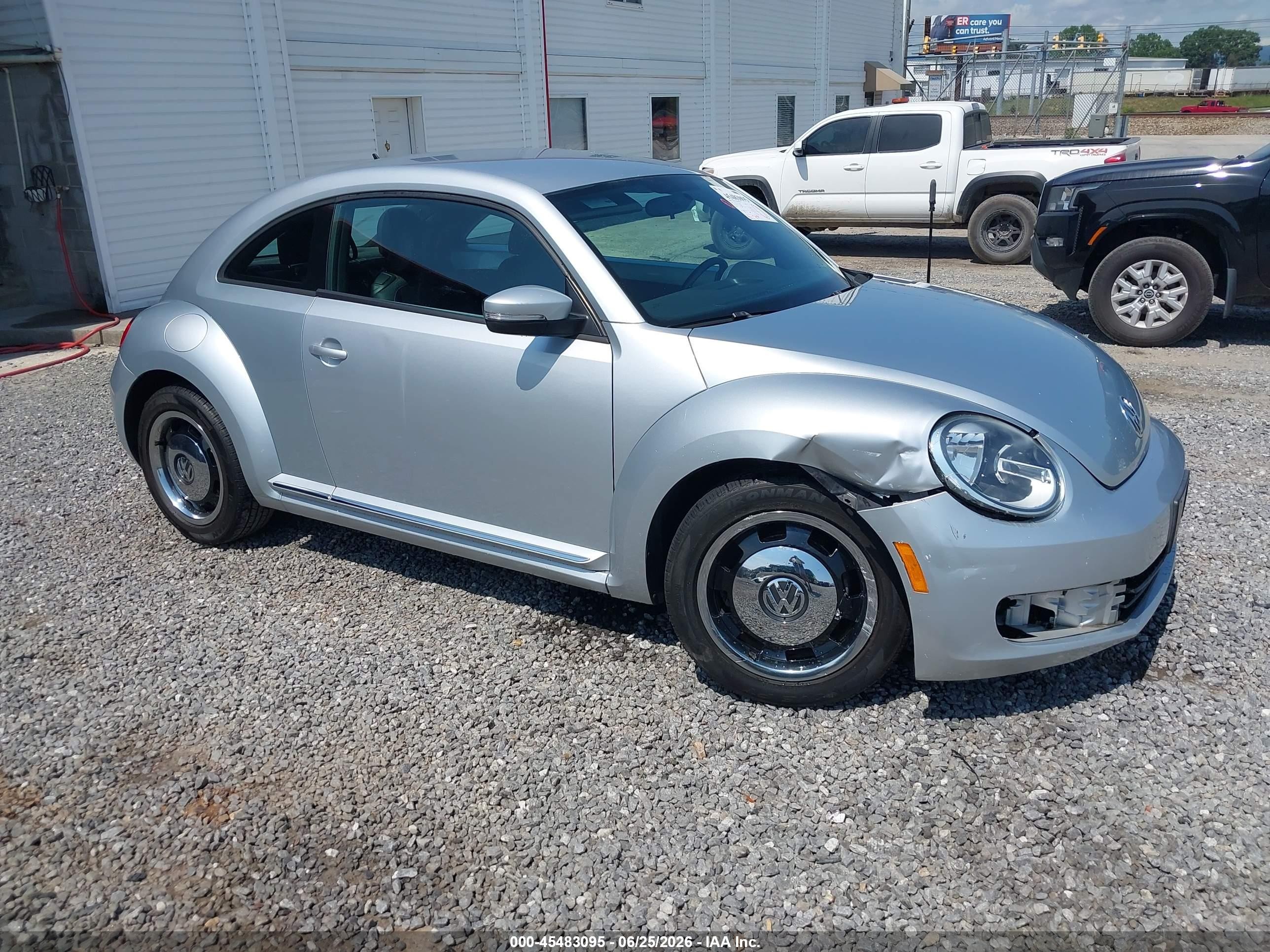 2012 Volkswagen Beetle 2.5L PZEV, VIN 3VWJP7AT6CM660611 — Front end
