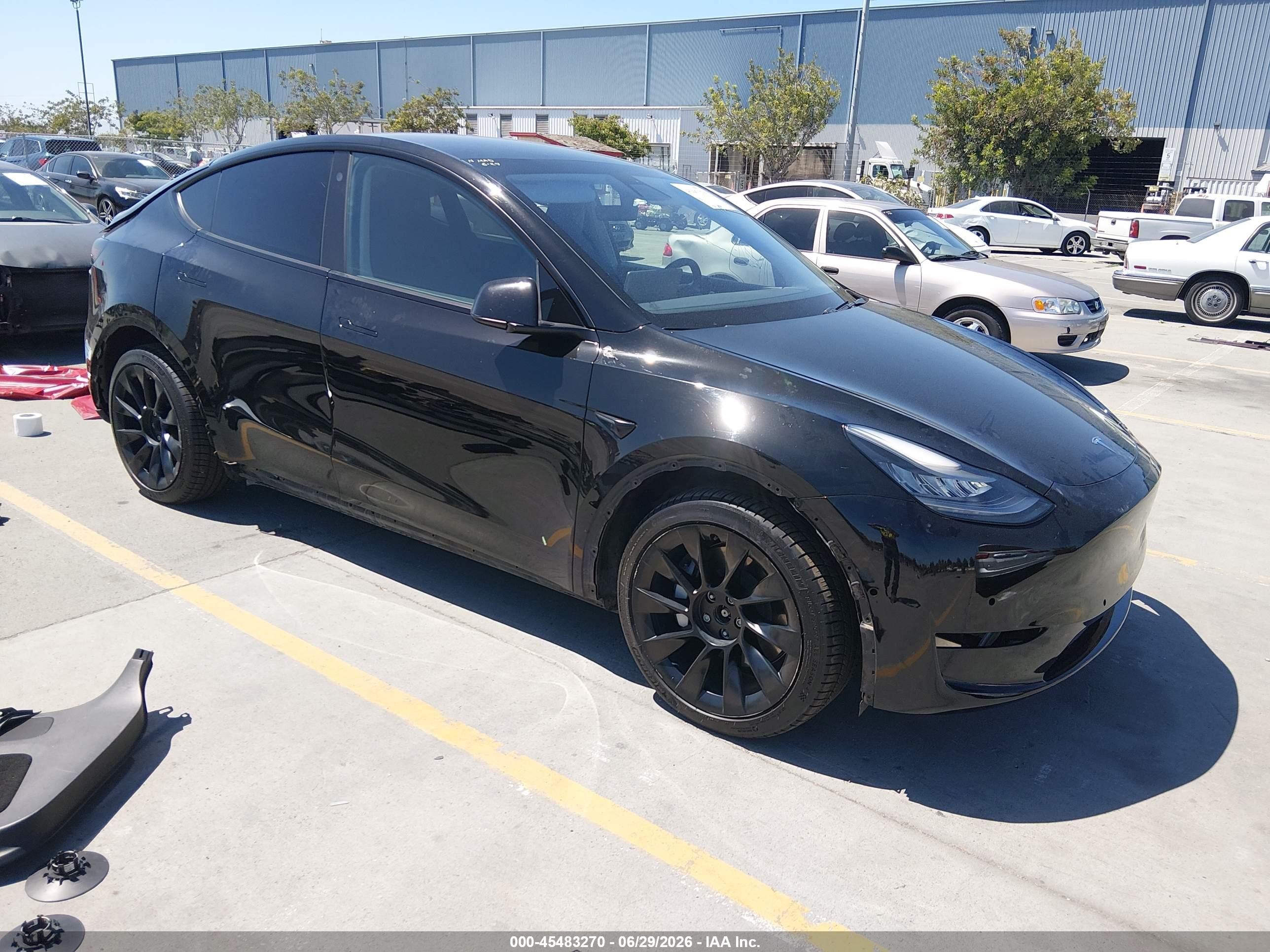 2021 Tesla Model Y Long Range, VIN 5YJYGDEE7MF076557 — Rear end