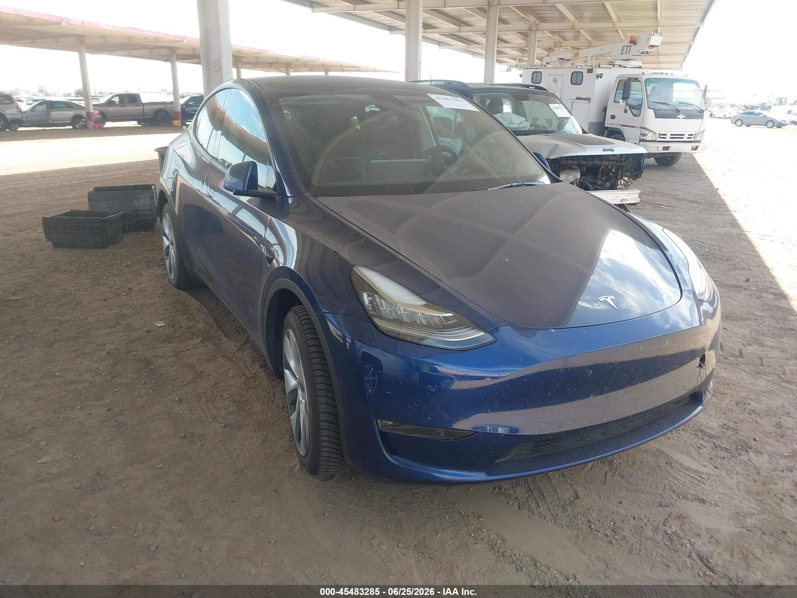 2022 Tesla Model Y Long Range, VIN 7SAYGDEE7NF369556 — Not stated